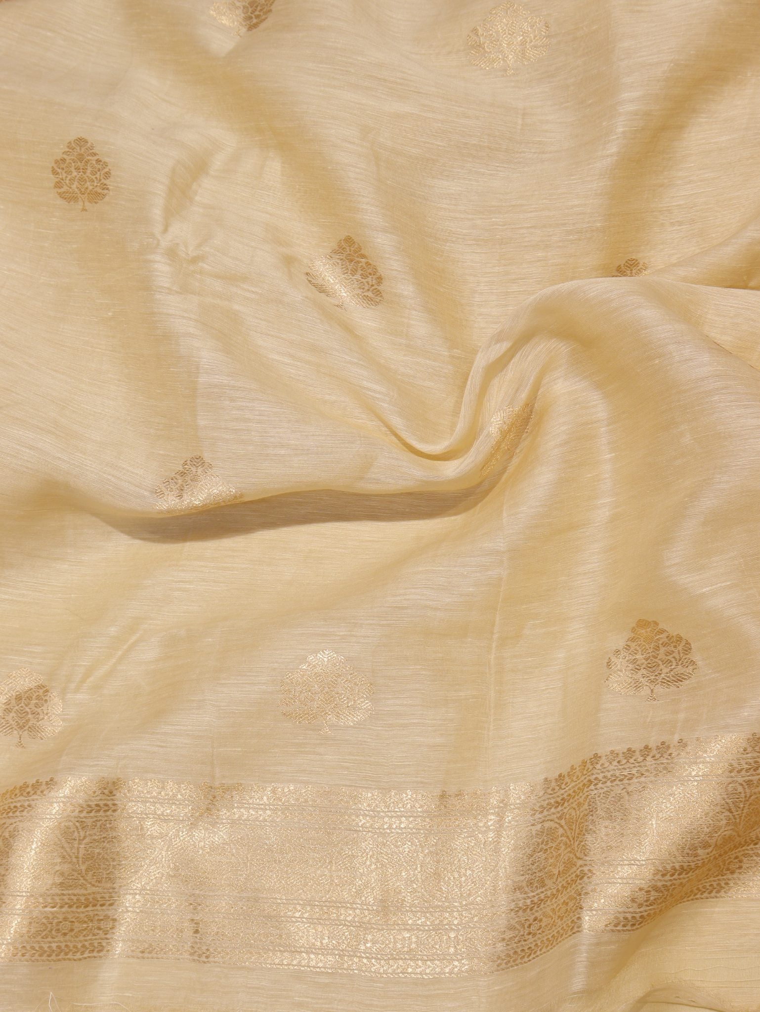 Cream Linen Banarasi suit sleeve detail
