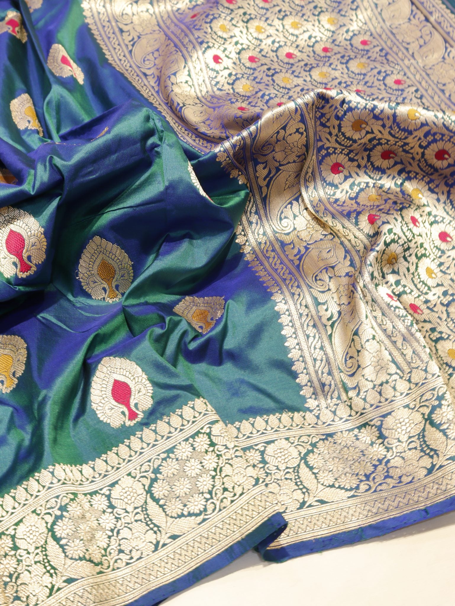 Peacock Blue Dual Shade Katan Silk Banarasi saree pallu detail