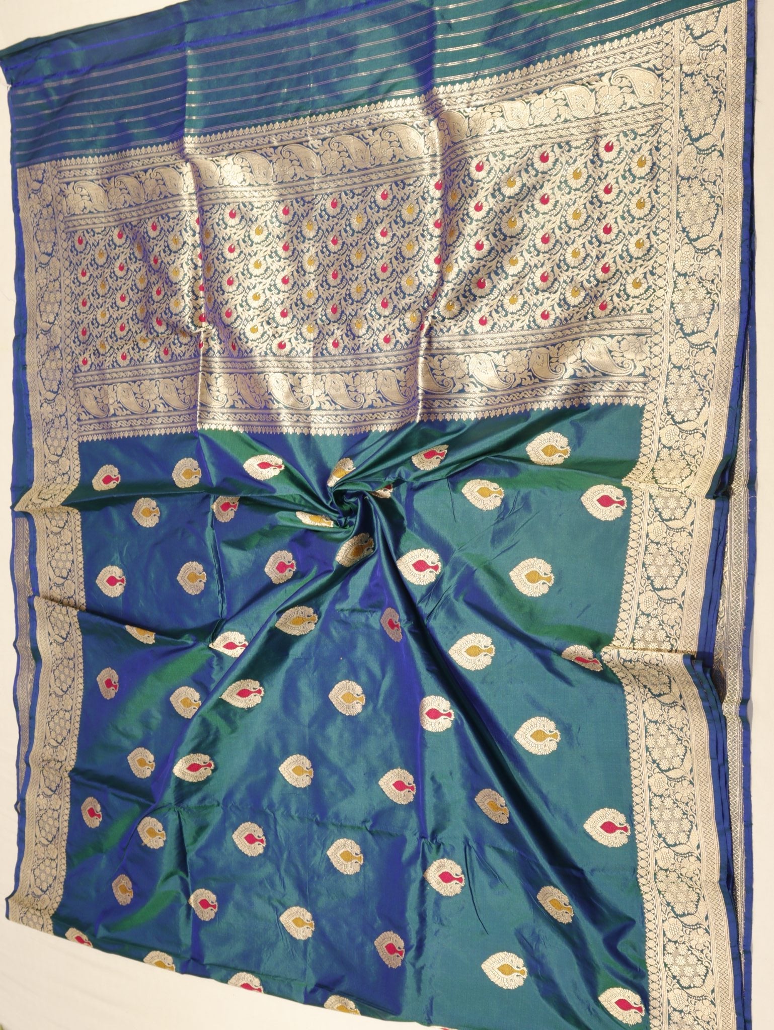 Peacock Blue Dual Shade Katan Silk Banarasi saree pallu detail