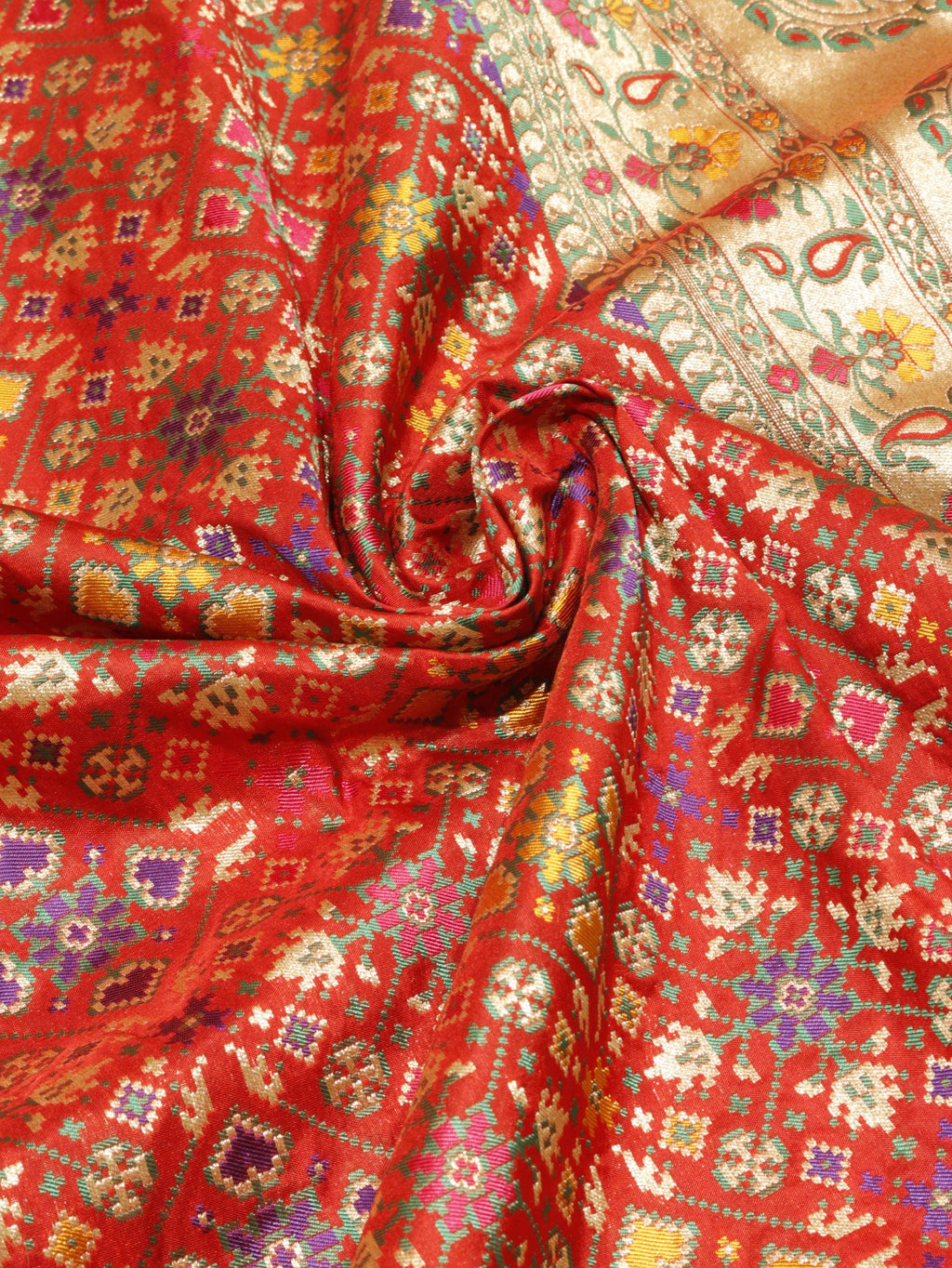 Red Katan Silk Banarasi dupatta border closeup