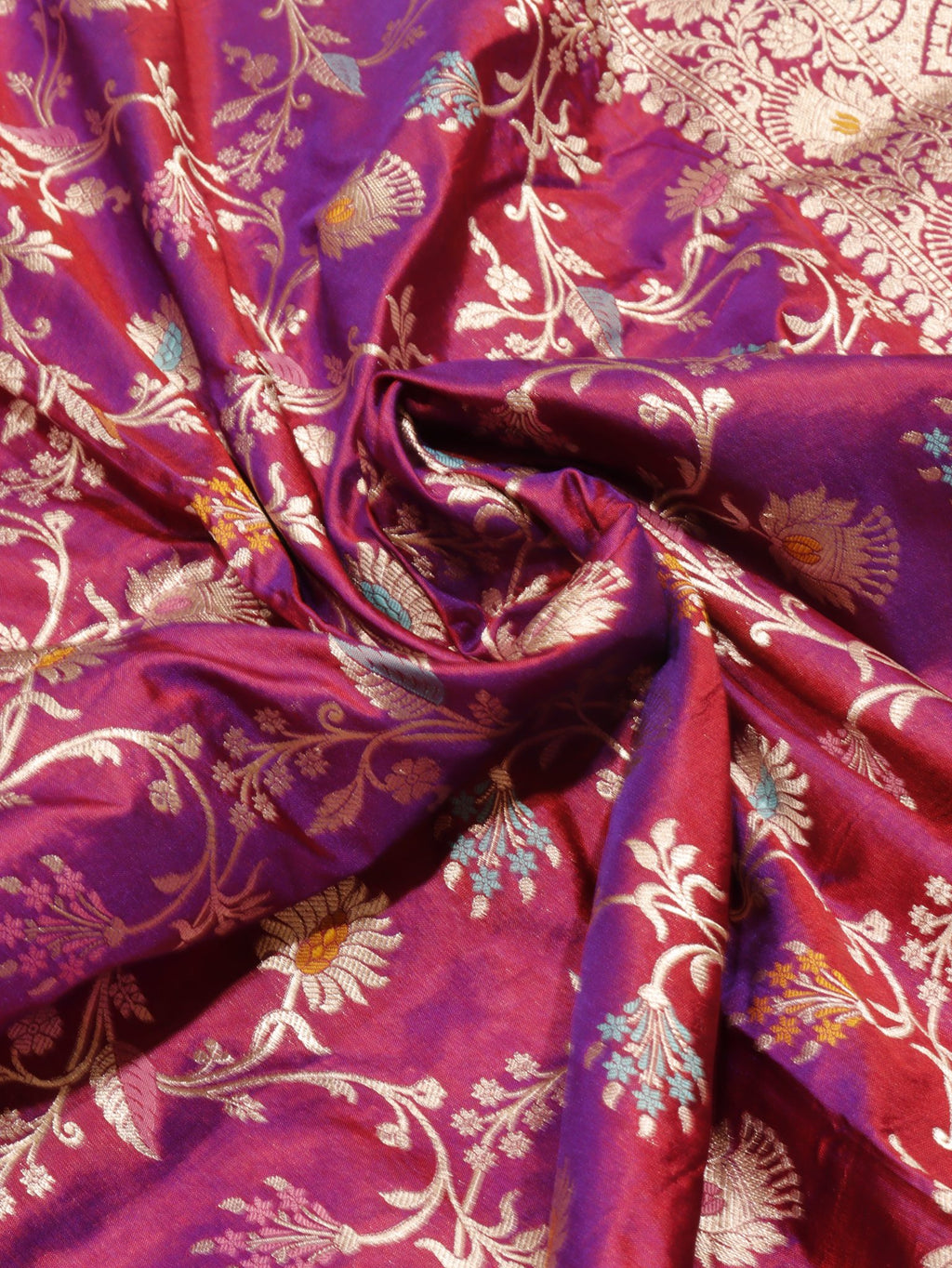 Rich Magenta Katan Silk Banarasi dupatta border closeup