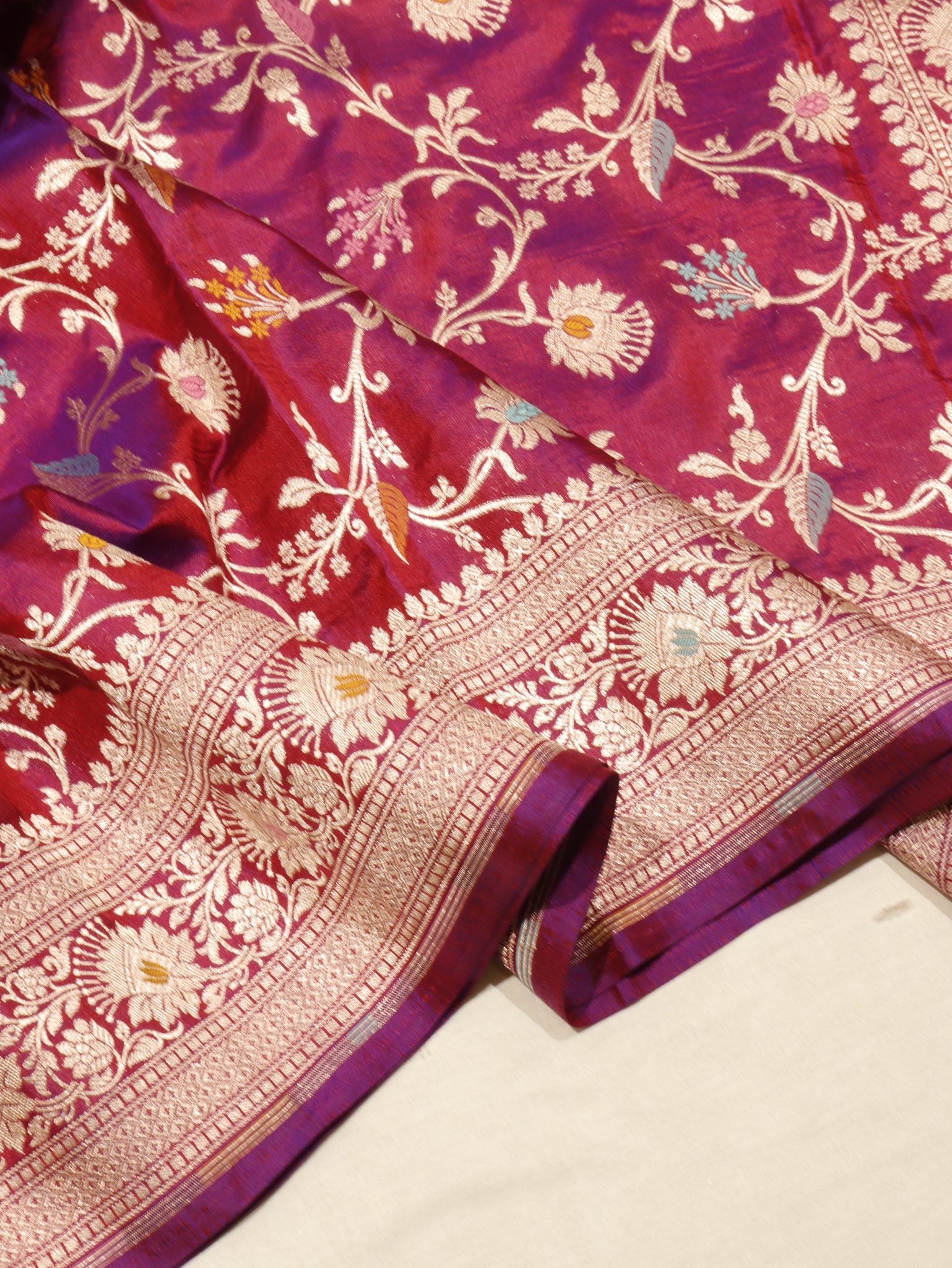 Rich Magenta Katan Silk Banarasi dupatta pallu detail