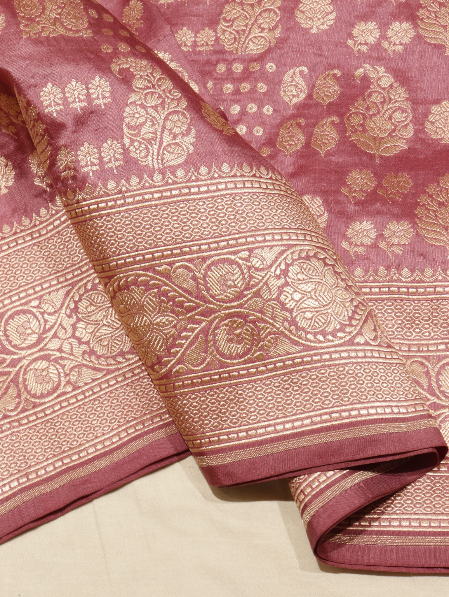 Onion Pink Katan Silk Banarasi dupatta pallu detail