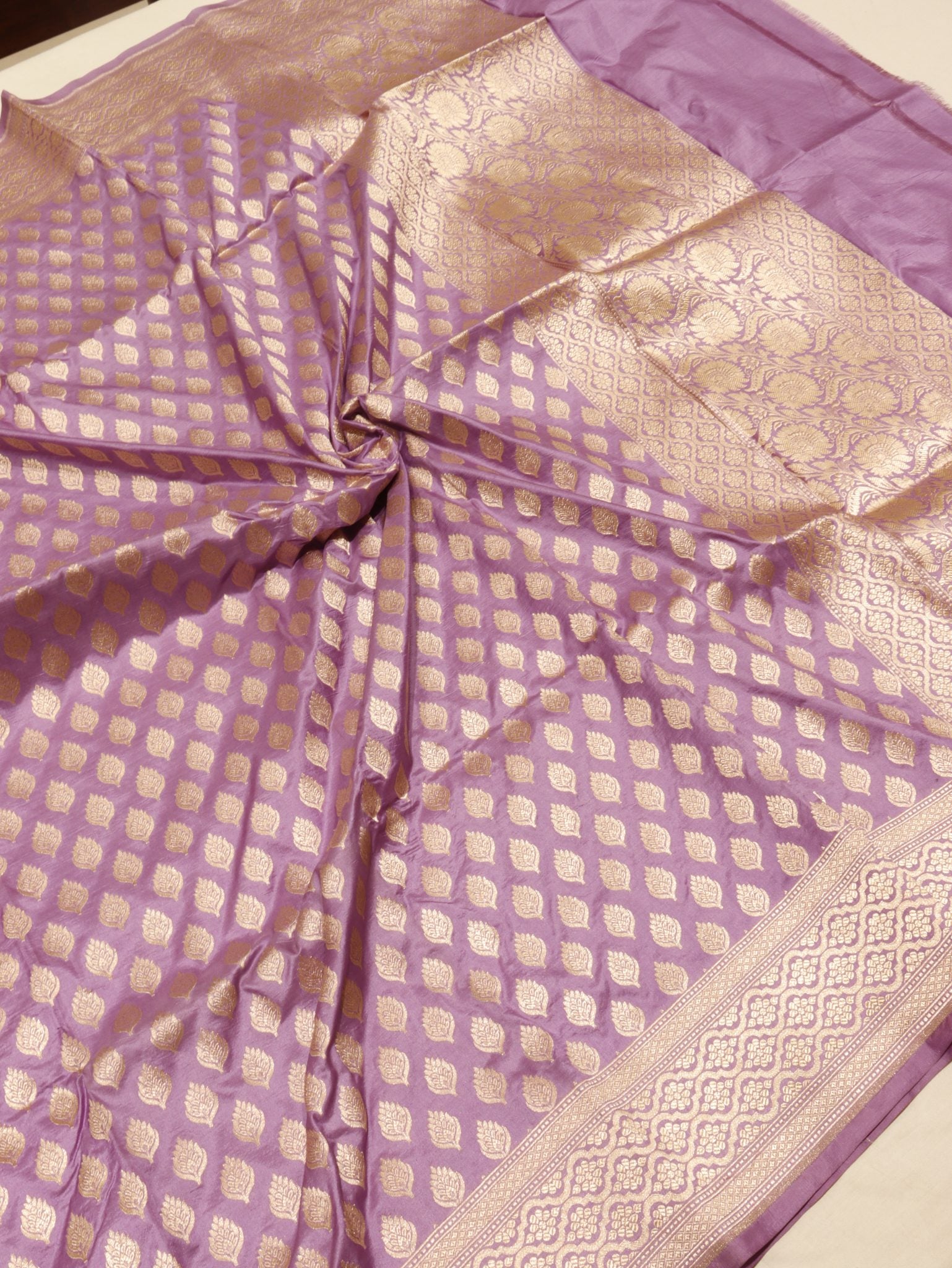 Lilac Katan Silk Banarasi dupatta full spread
