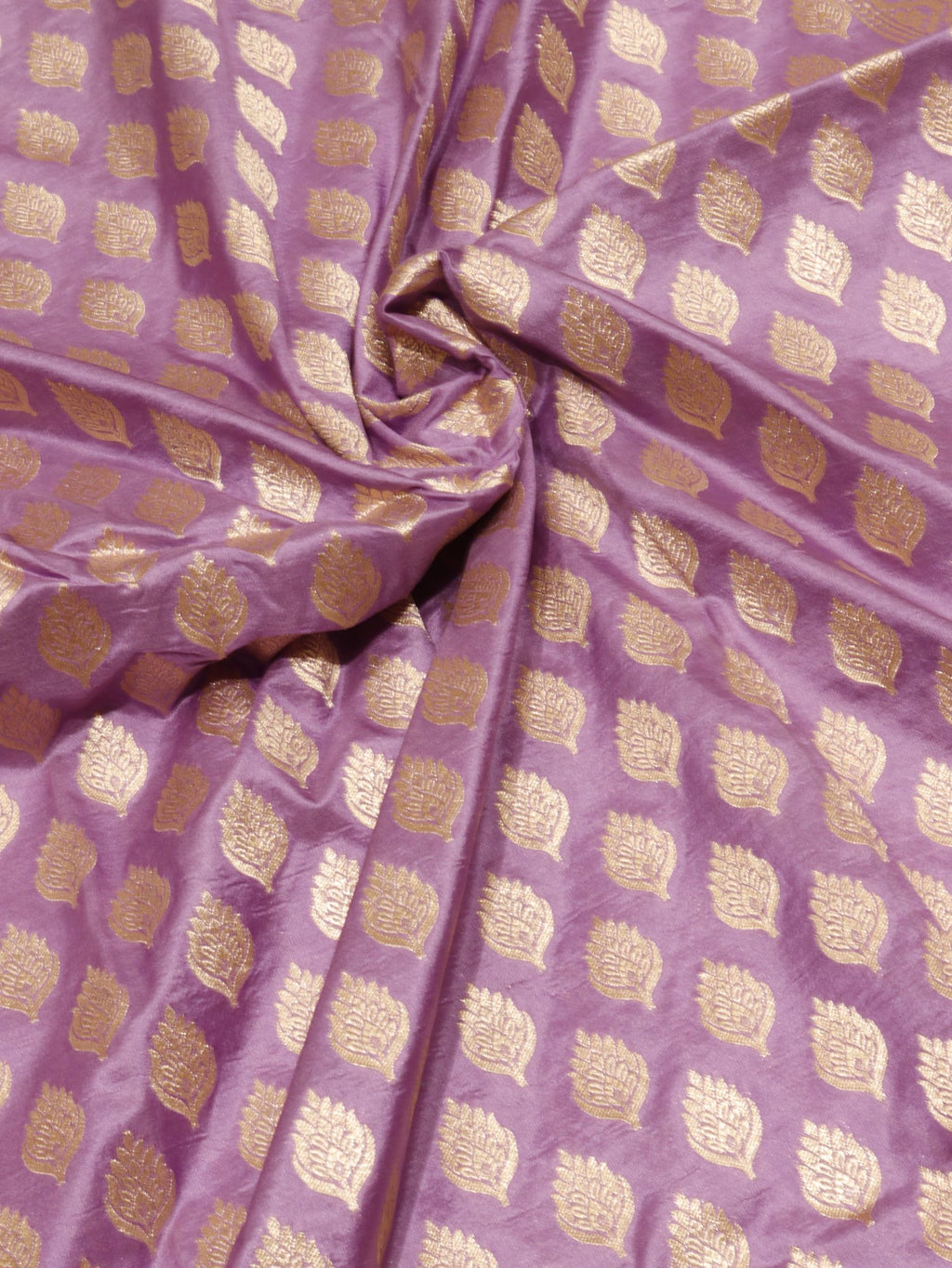 Lilac Katan Silk Banarasi dupatta border closeup