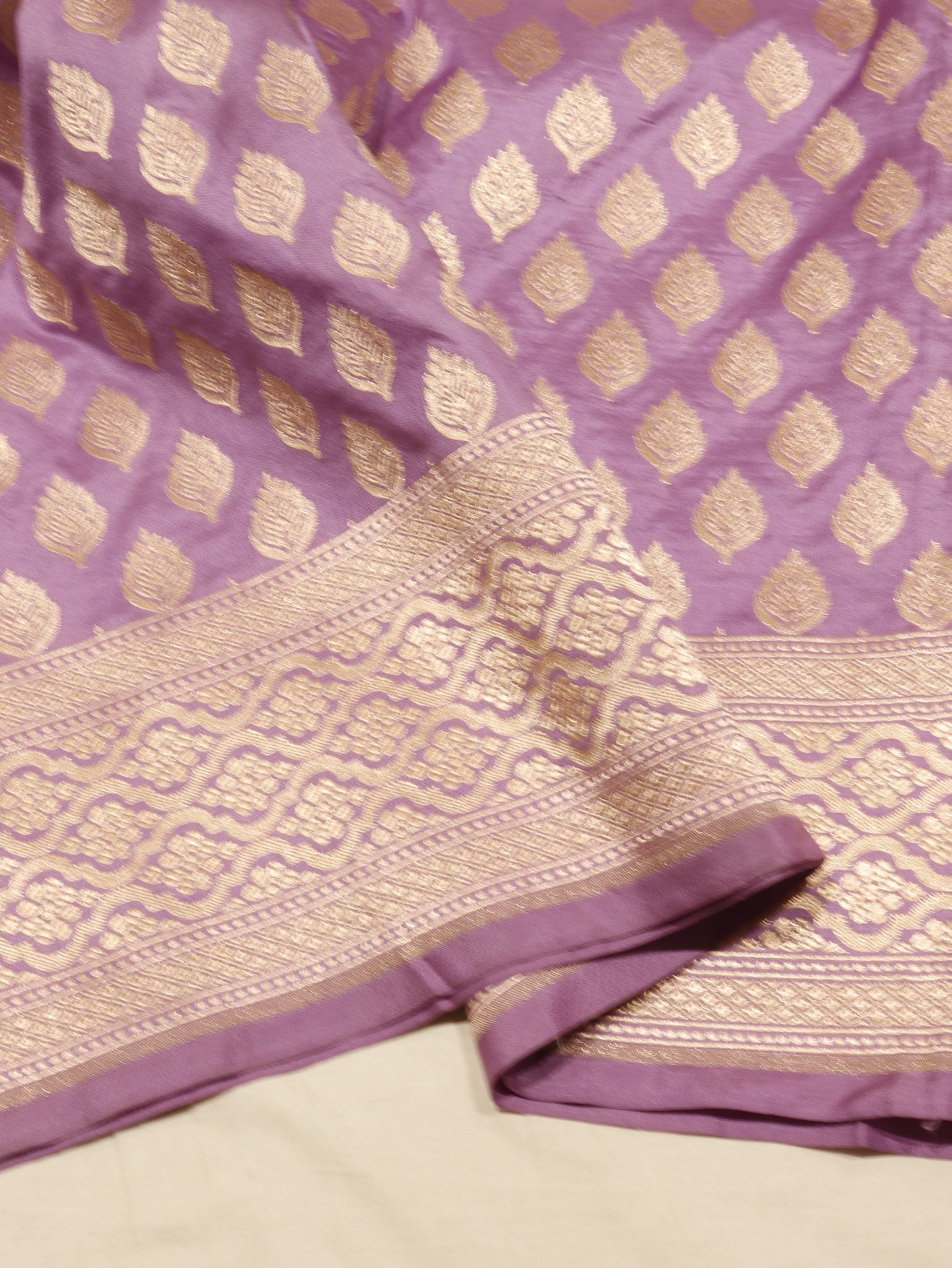 Lilac Katan Silk Banarasi dupatta pallu detail
