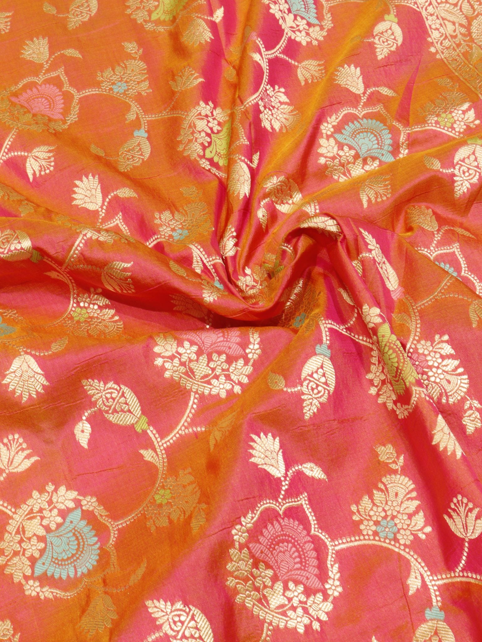 Peach dual Shade Katan Silk Banarasi dupatta border closeup