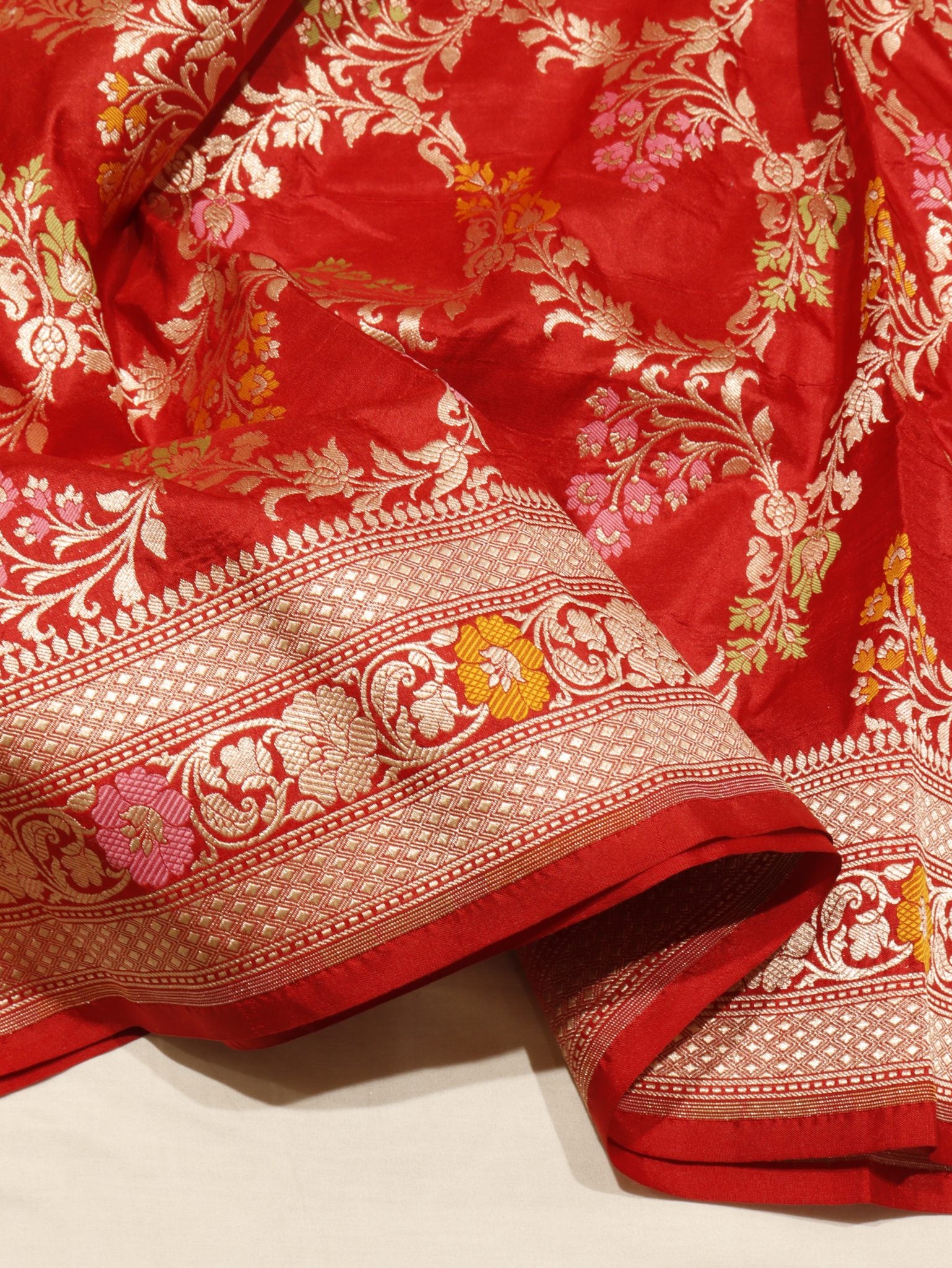 Red Katan Silk Banarasi dupatta pallu detail