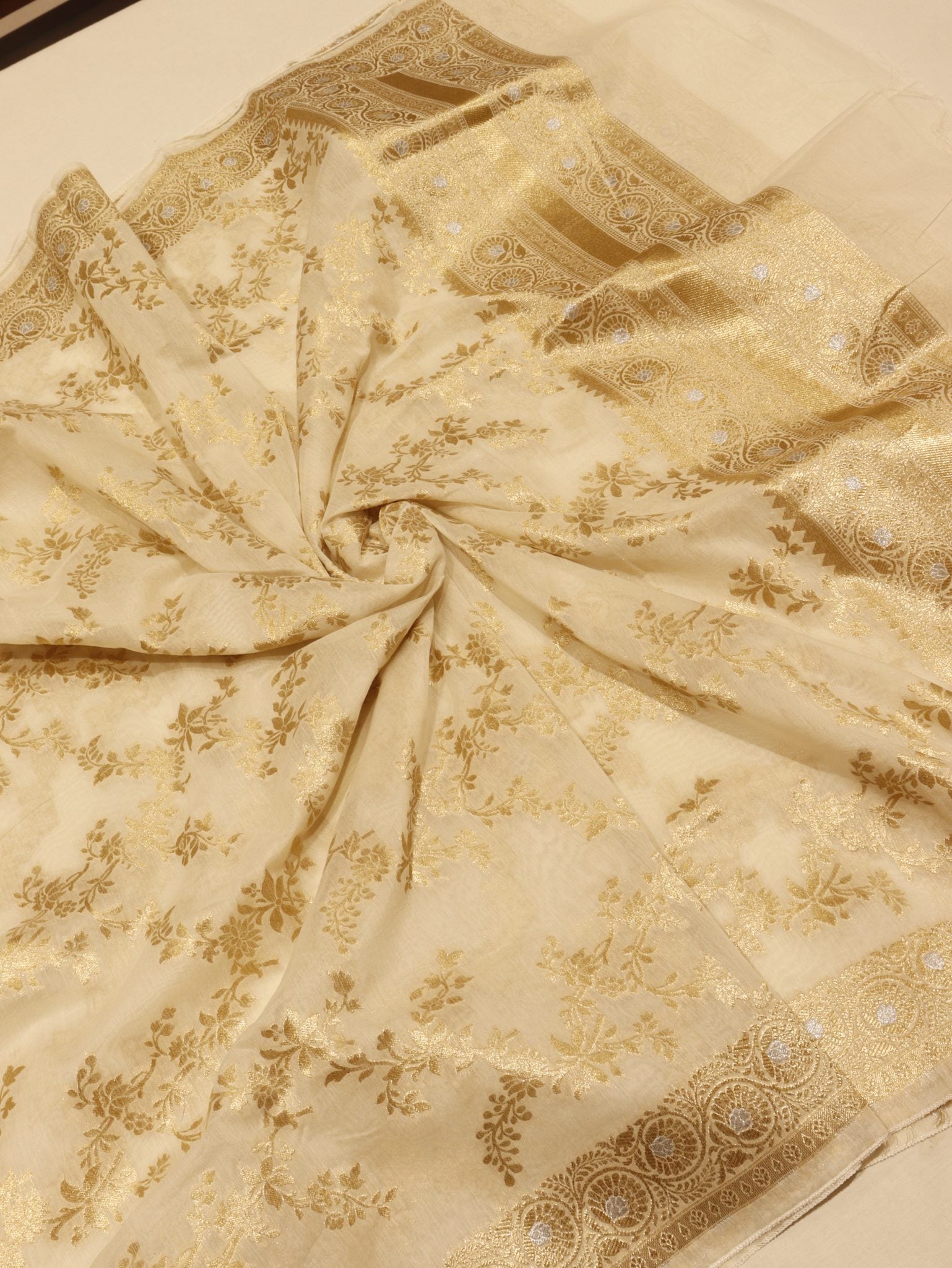 White Cotton Banarasi suit neckline detail