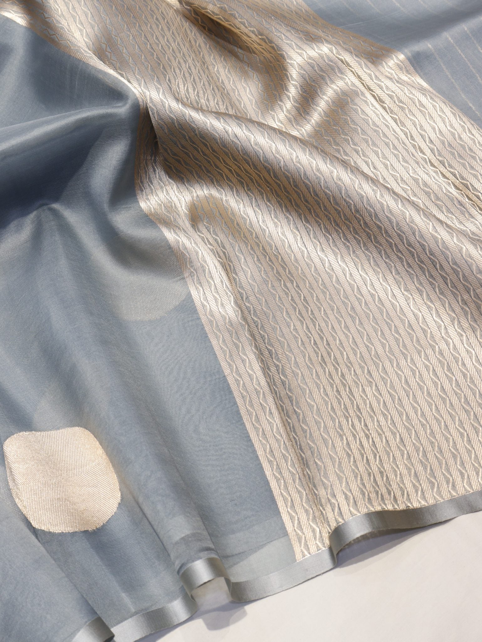 Greyish Silver Kora Silk Banarasi saree pallu detail