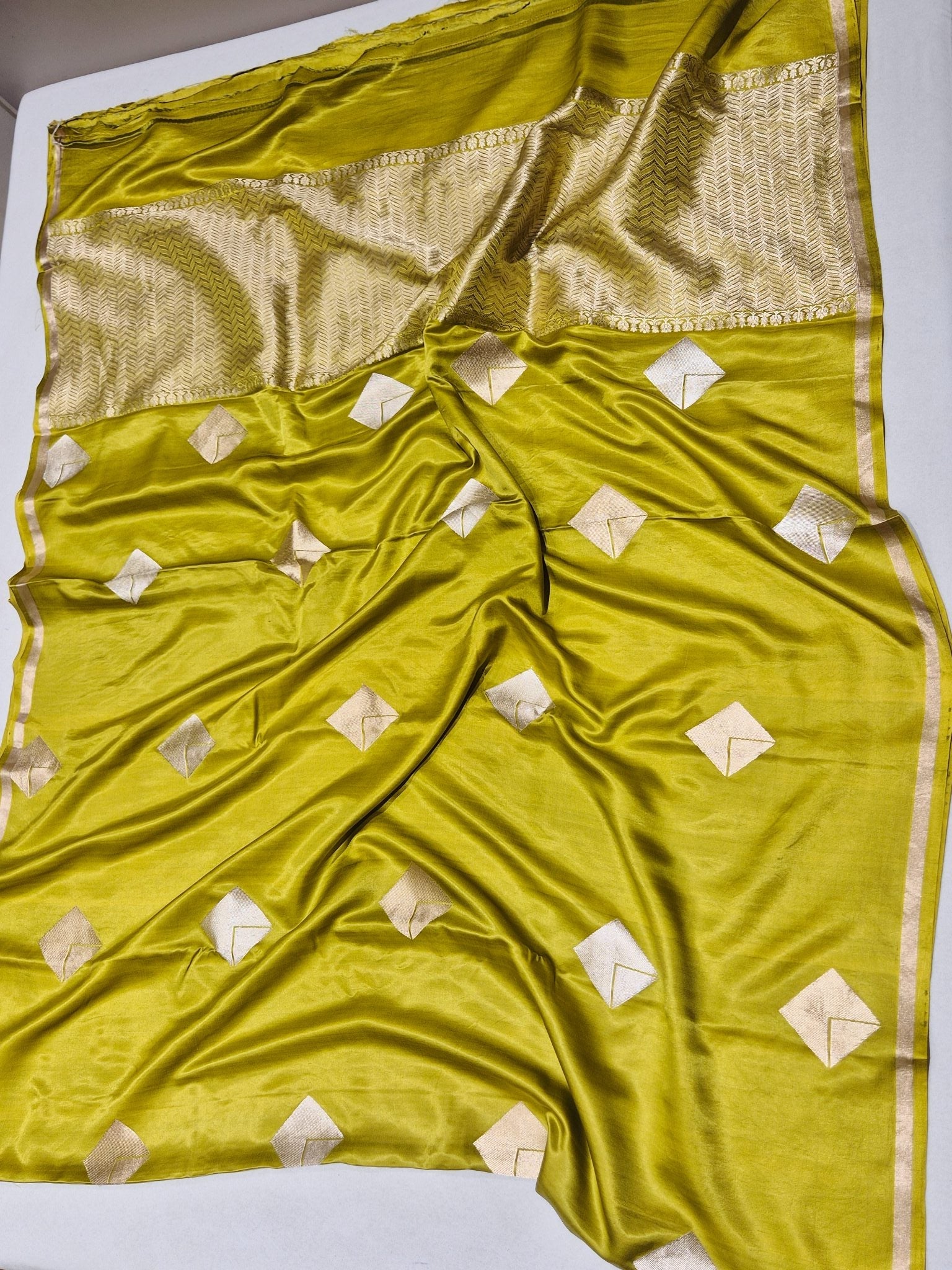 Mehendi Green Mashru Silk Banarasi saree full spread