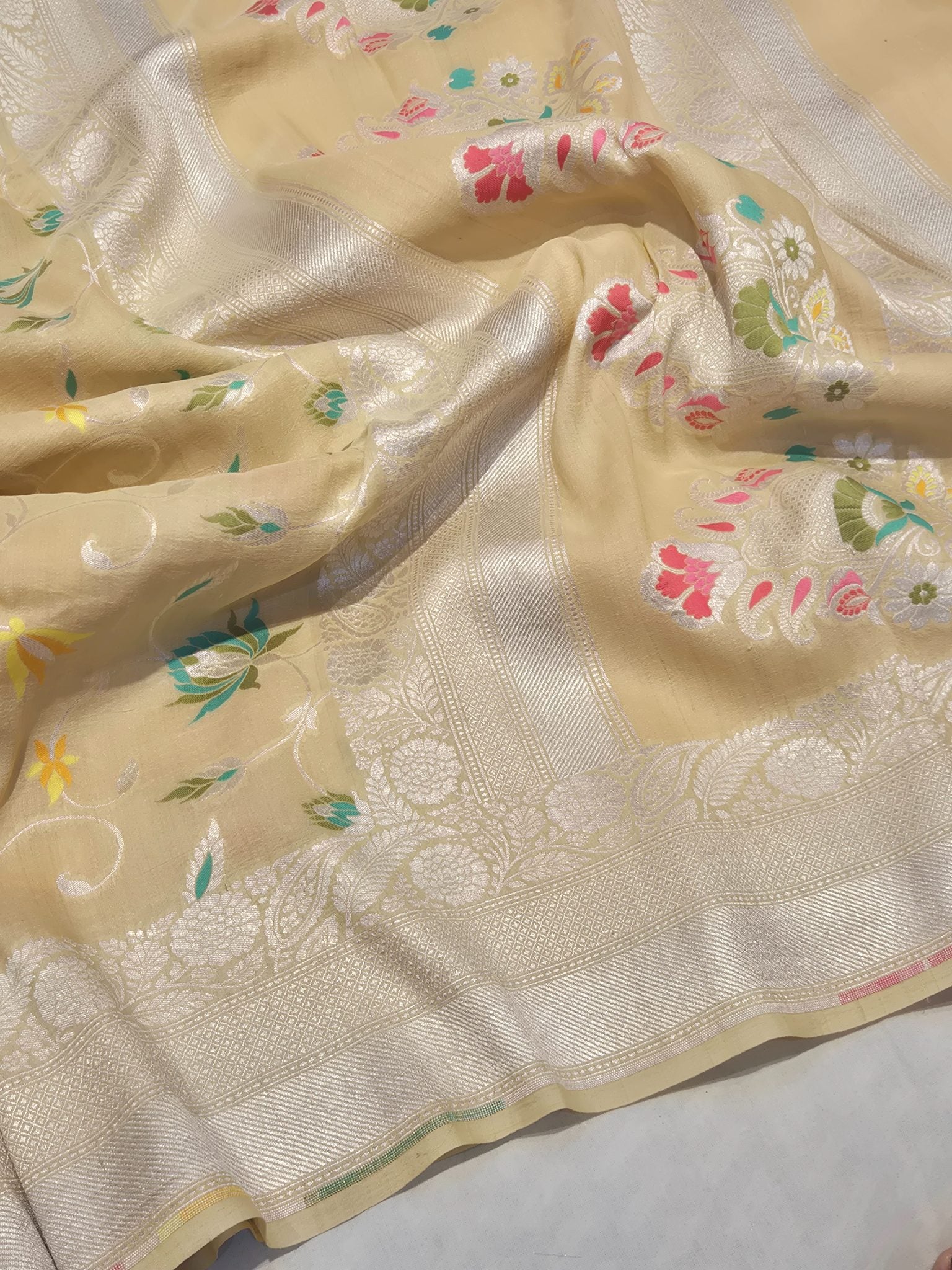 Butter Yellow (Mannan-2M) Tussar Silk Banarasi saree pallu detail