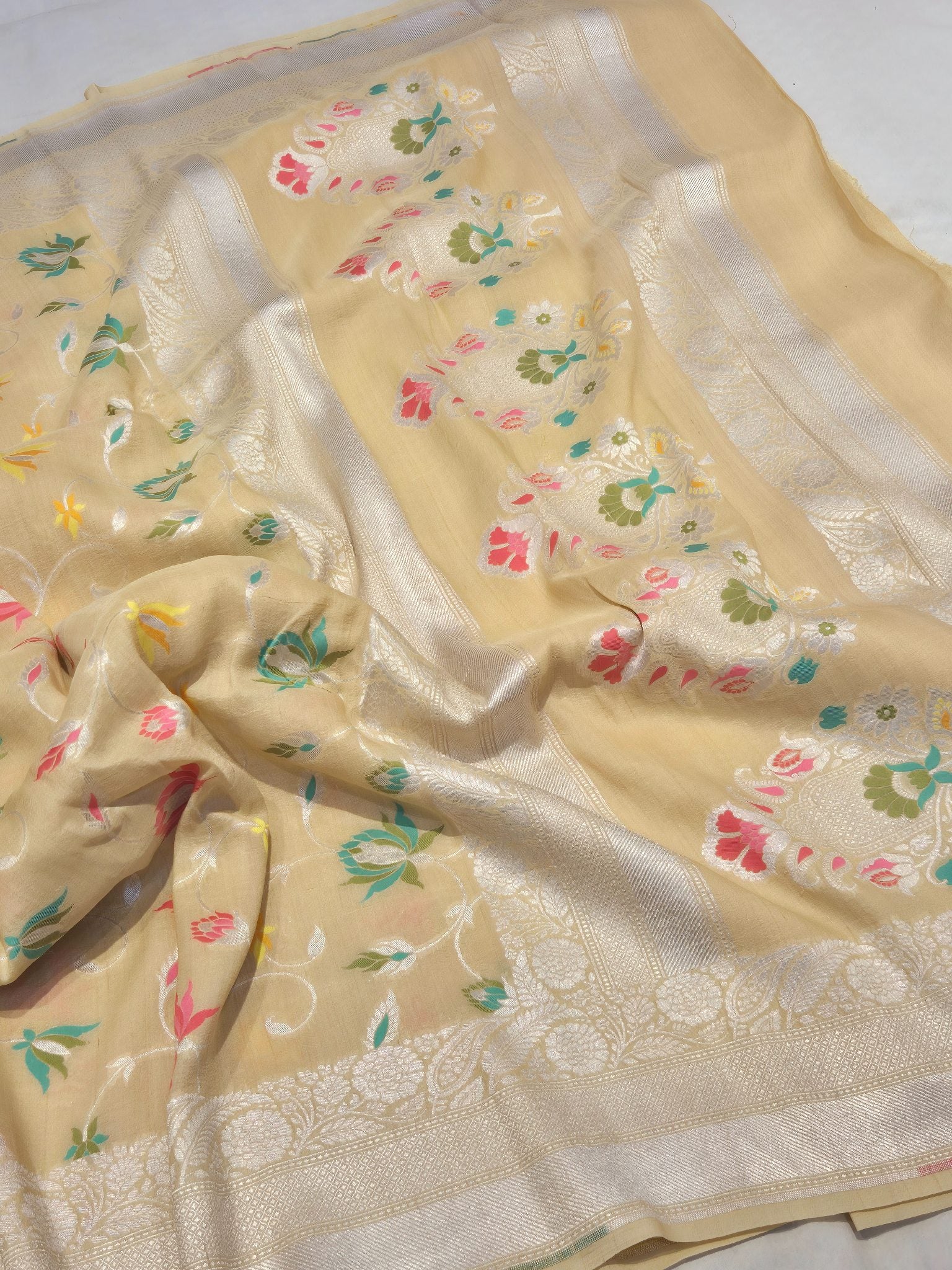 Butter Yellow (Mannan-2M) Tussar Silk Banarasi saree border closeup