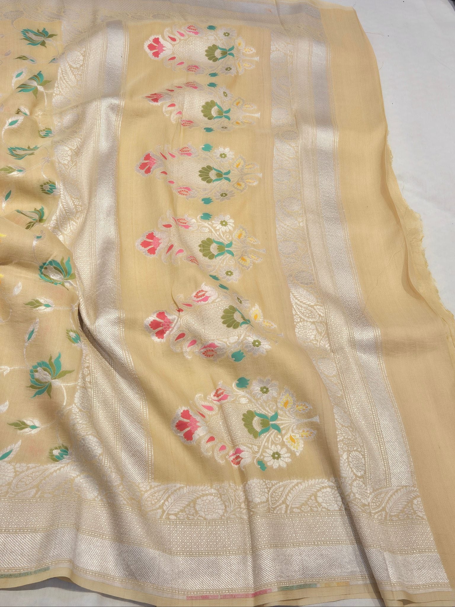 Butter Yellow (Mannan-2M) Tussar Silk Banarasi saree pallu detail