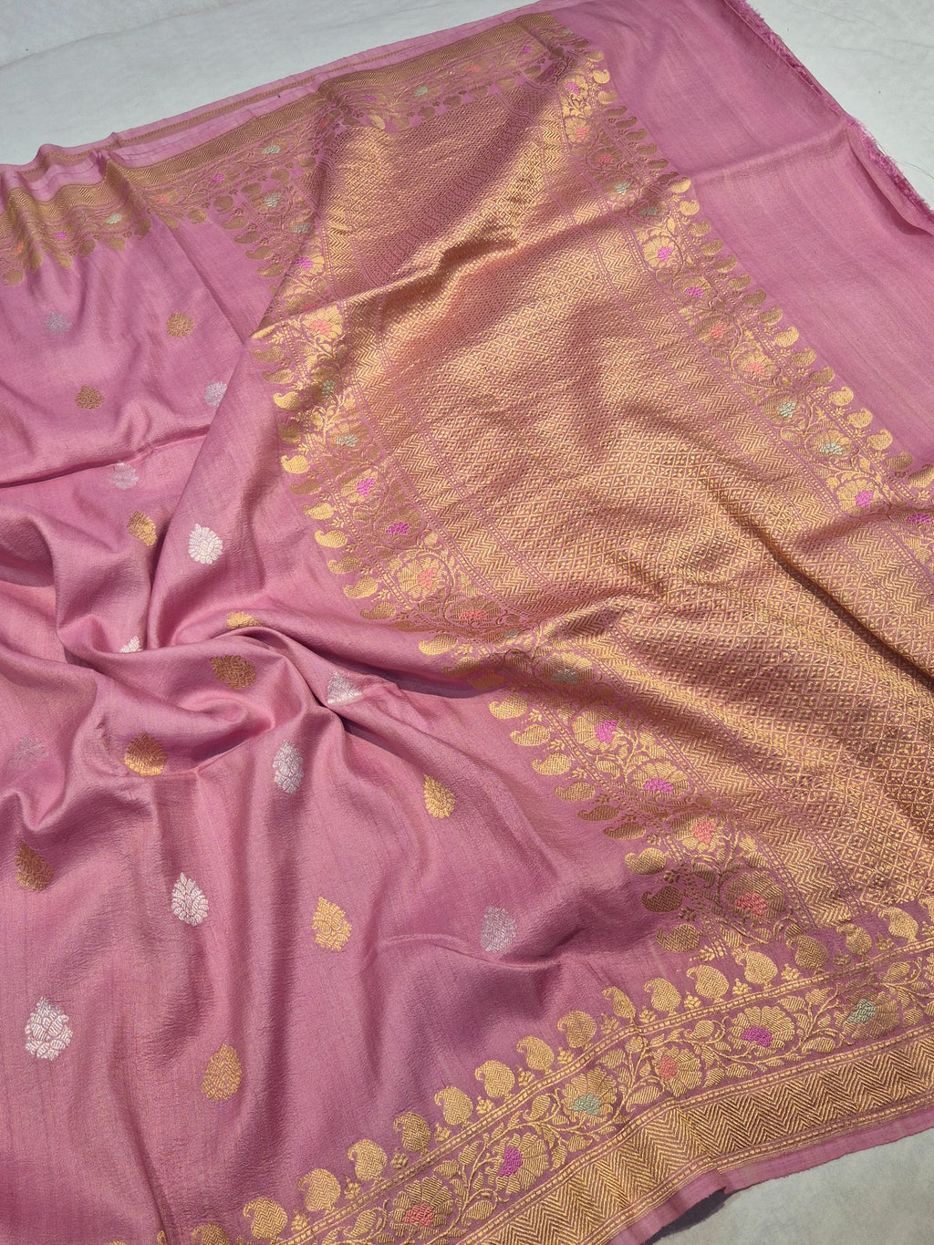 Onion Pink (Mannan-1082M) Tussar Silk Banarasi saree border closeup