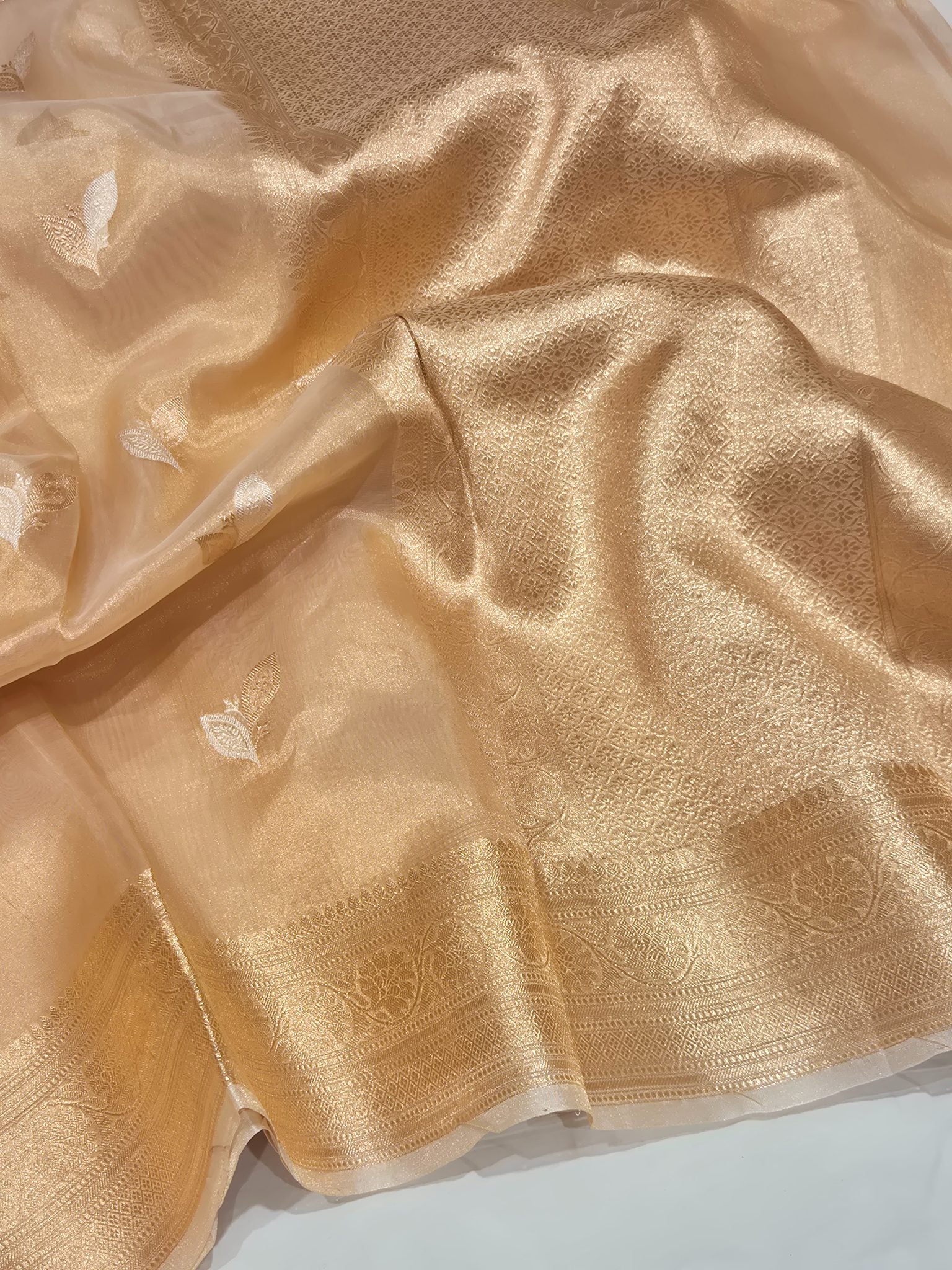 Gold Tissue Silk Banarasi saree border closeup