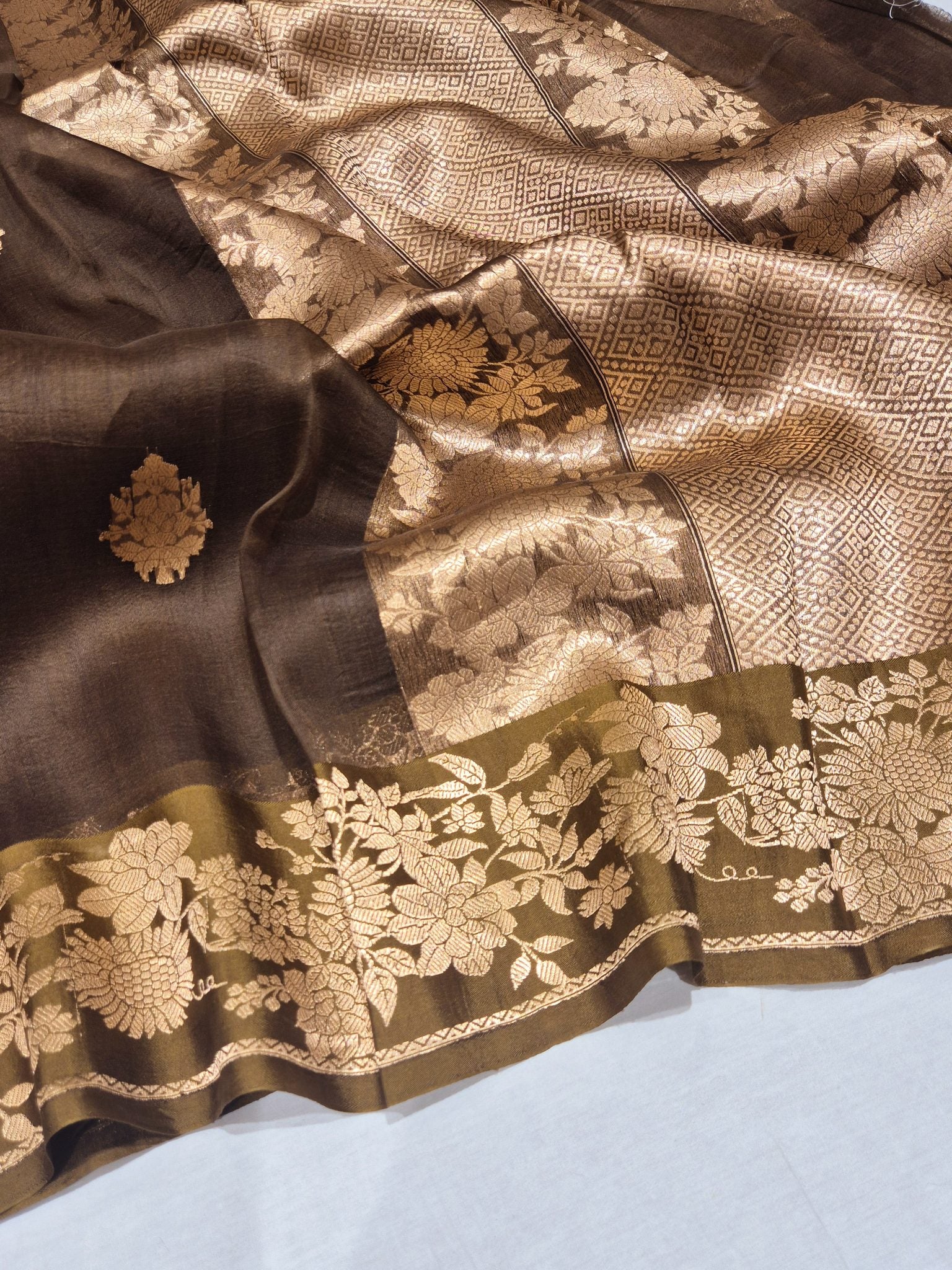 Olive Brown (Mannan-550M) Kora Silk Banarasi saree full spread