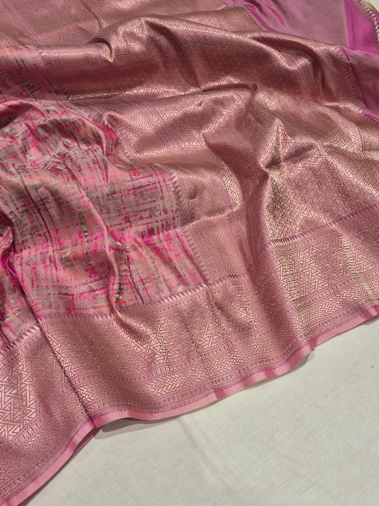 Pink Mulberry Silk Banarasi saree pallu detail