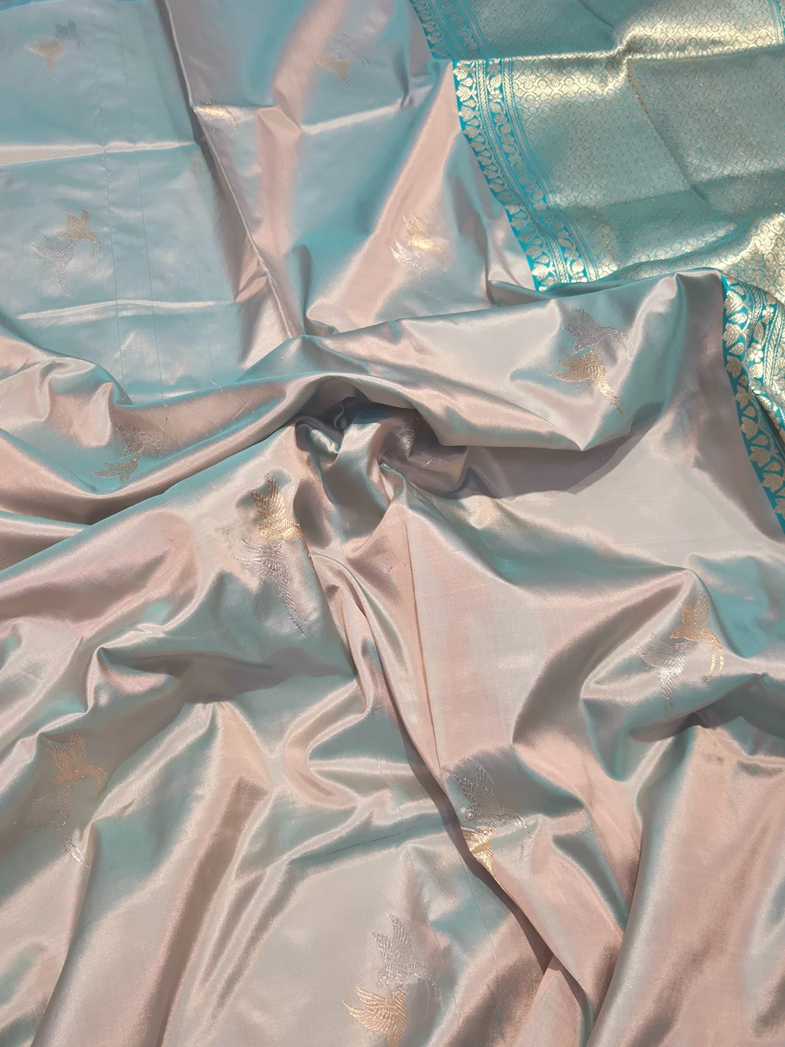 Dual Shade Katan Silk Banarasi saree border closeup