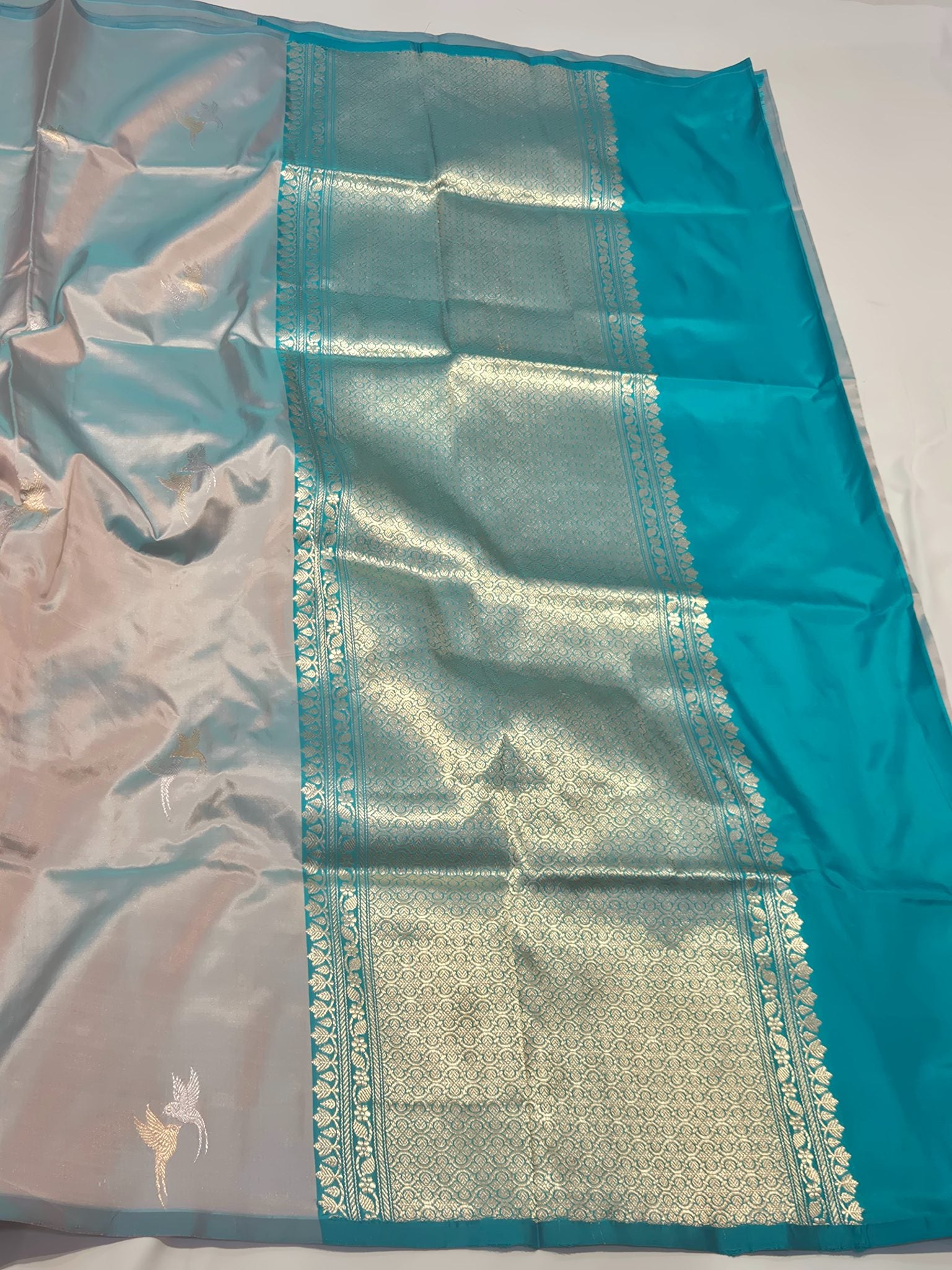 Dual Shade Katan Silk Banarasi saree full spread