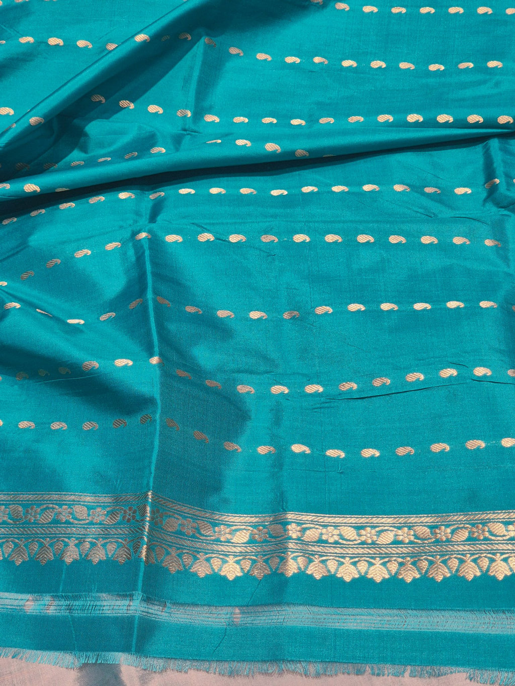 Dual Shade Katan Silk Banarasi saree texture detail