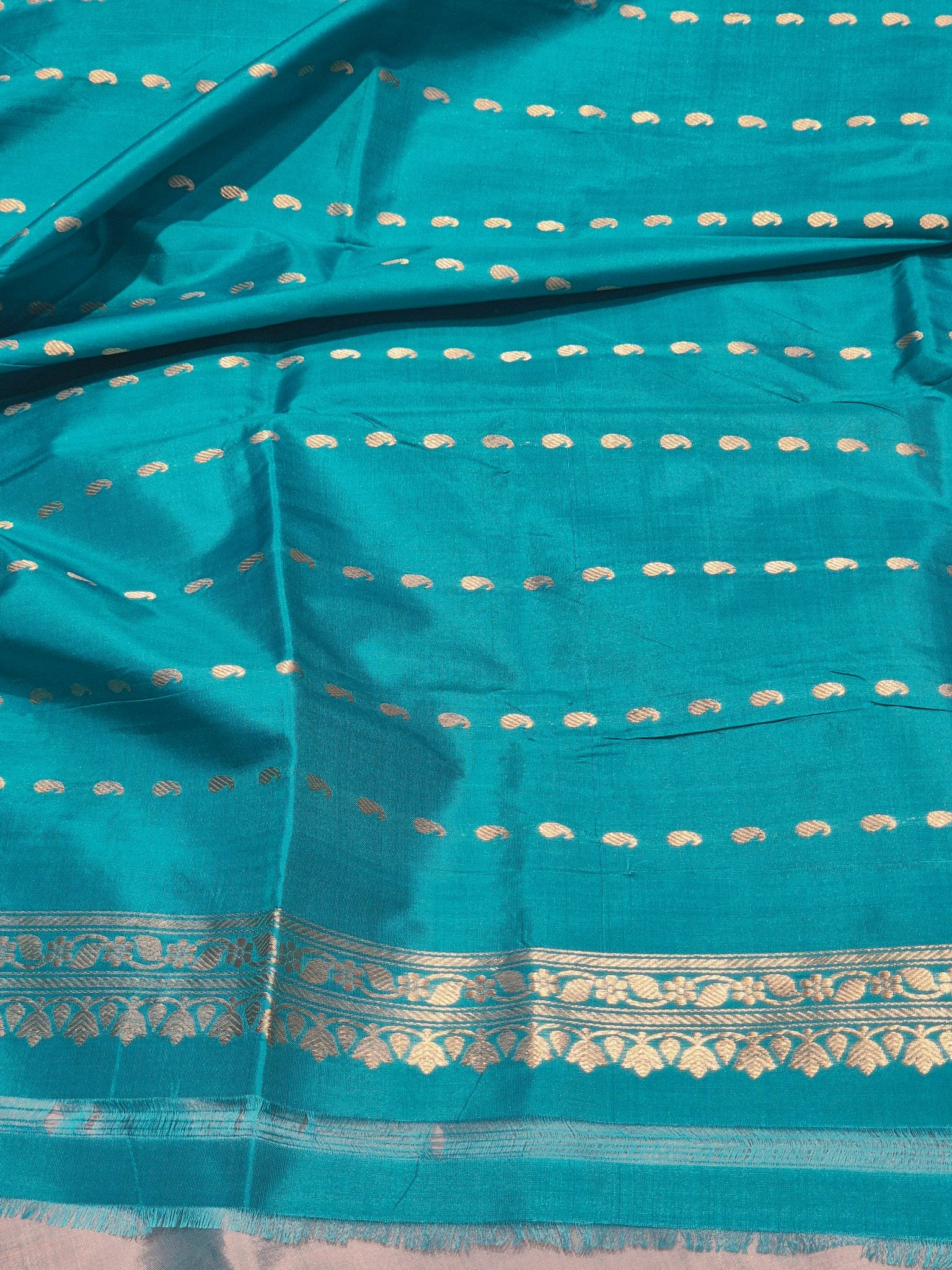 Dual Shade Katan Silk Banarasi saree texture detail