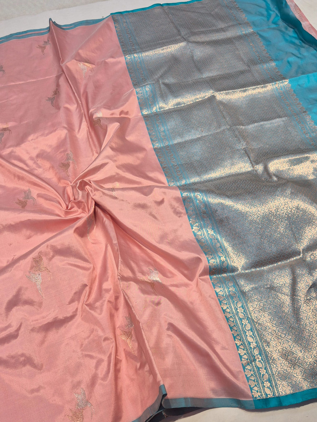 Onion Pink Katan Silk Banarasi saree border closeup