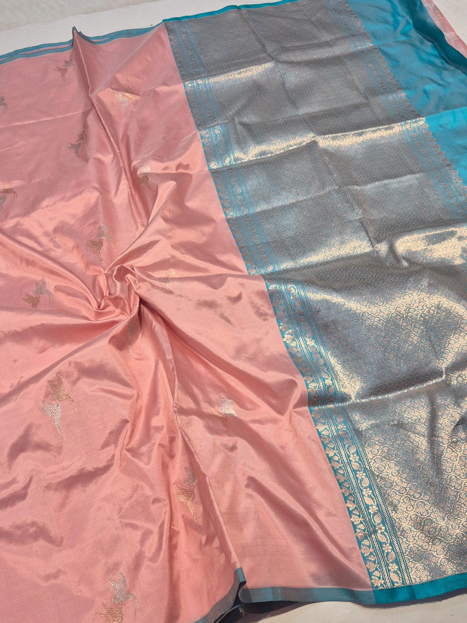 Onion Pink Katan Silk Banarasi saree border closeup