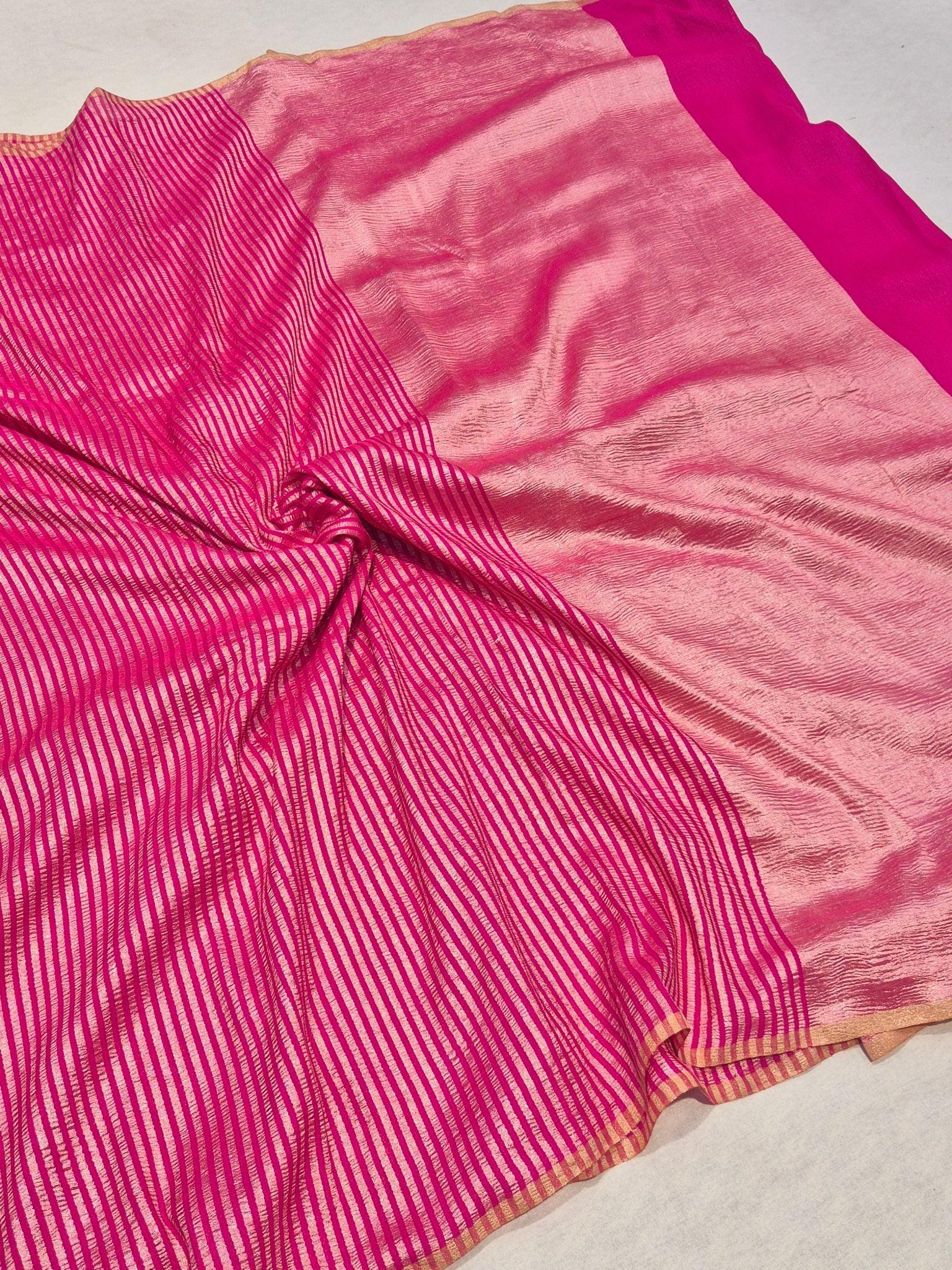 Pink Moonga Silk Banarasi saree pallu detail
