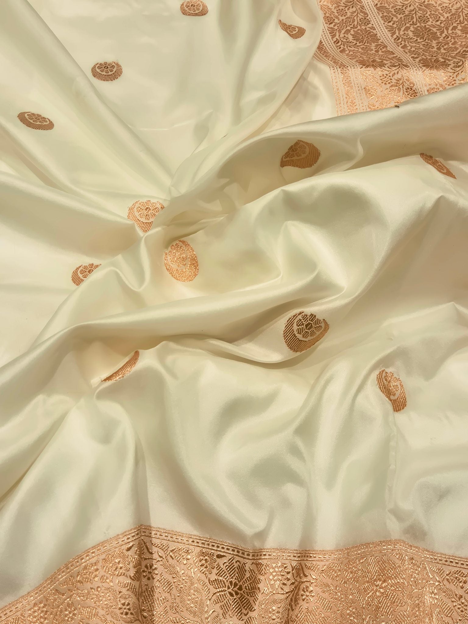 White Katan Silk Banarasi saree pallu detail
