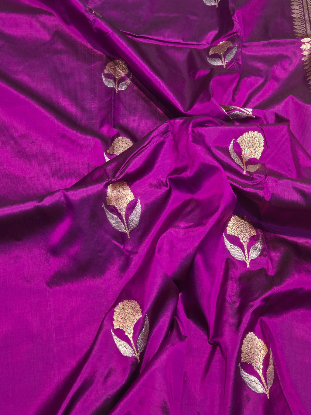 Magenta Purple Katan Silk Banarasi saree border closeup