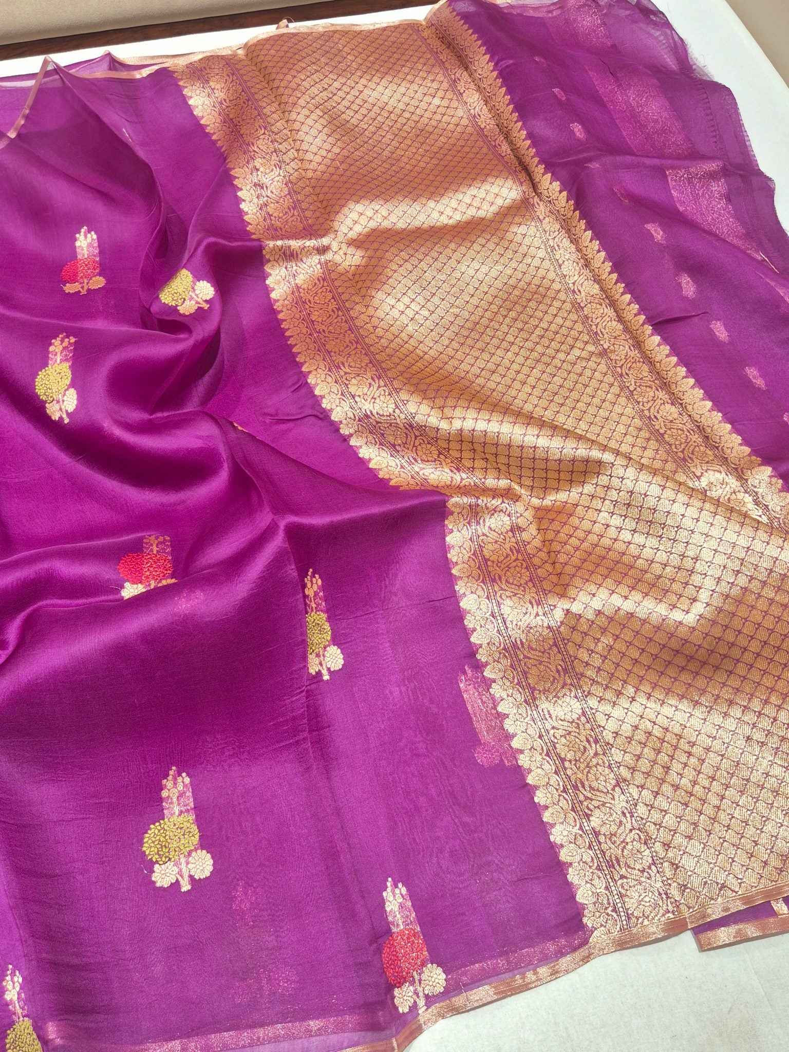 Dark Magenta Kora Silk Banarasi saree pallu detail