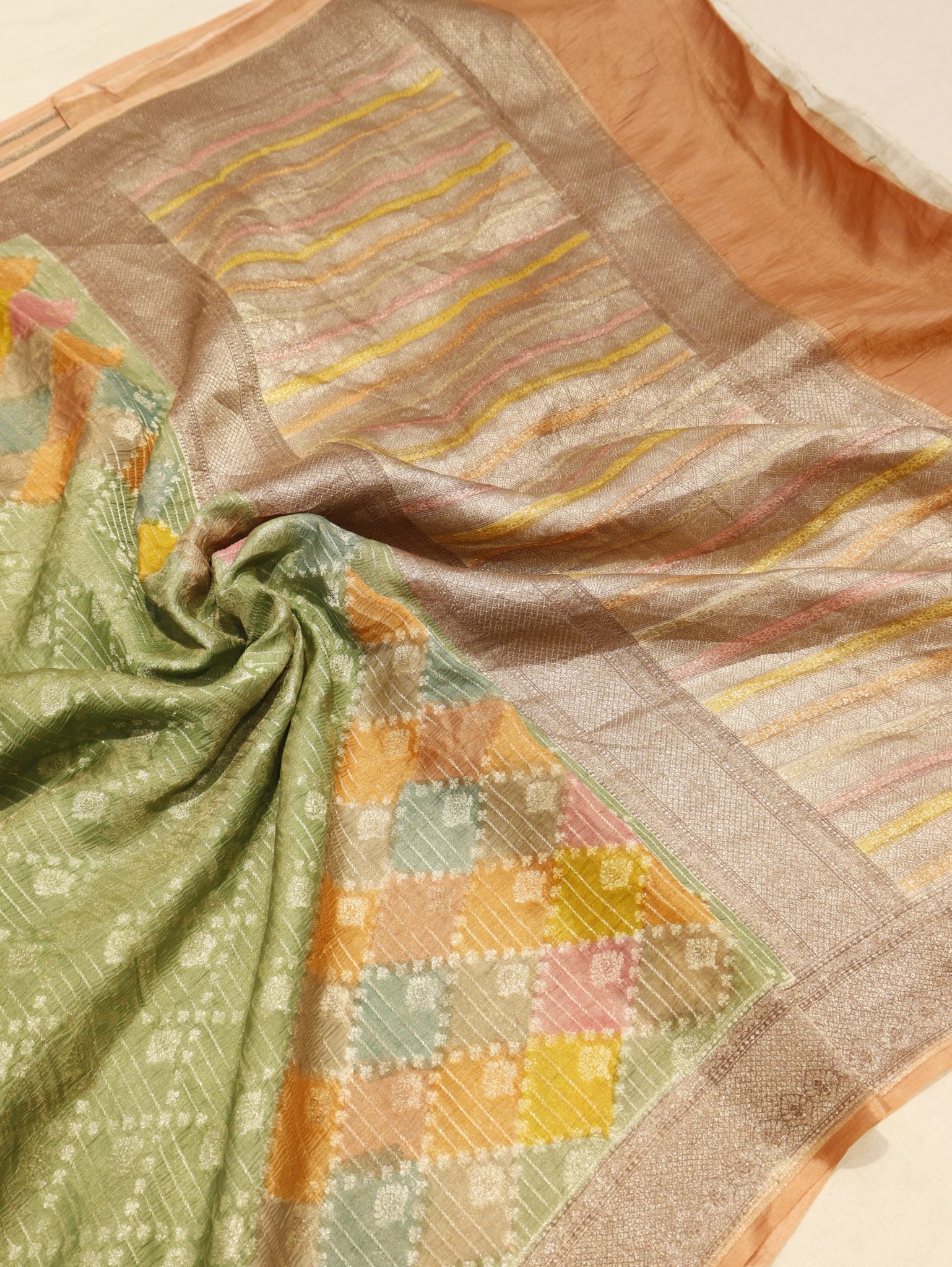 Green Pure Tissue Tussar Georgette Banarasi saree pallu detail