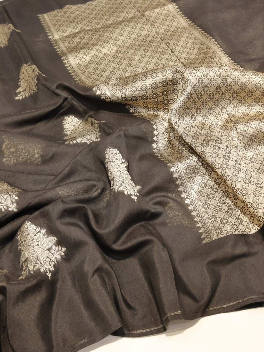 Black Pure Cotton Banarasi saree pallu detail