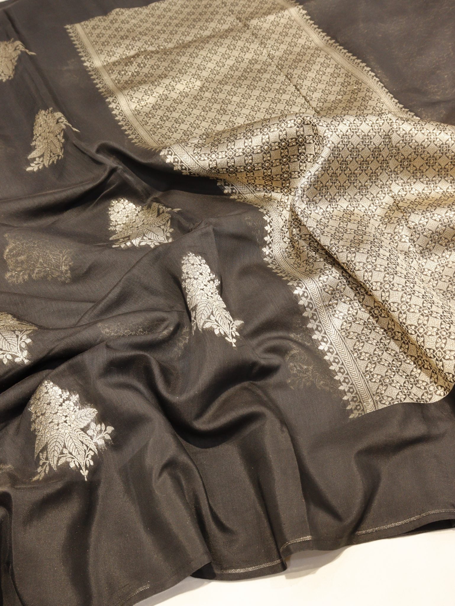Black Pure Cotton Banarasi saree pallu detail