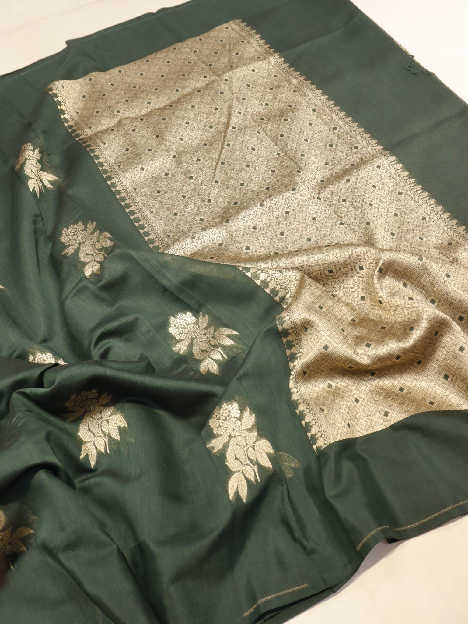 Bottle Green Pure Cotton Banarasi saree pallu detail