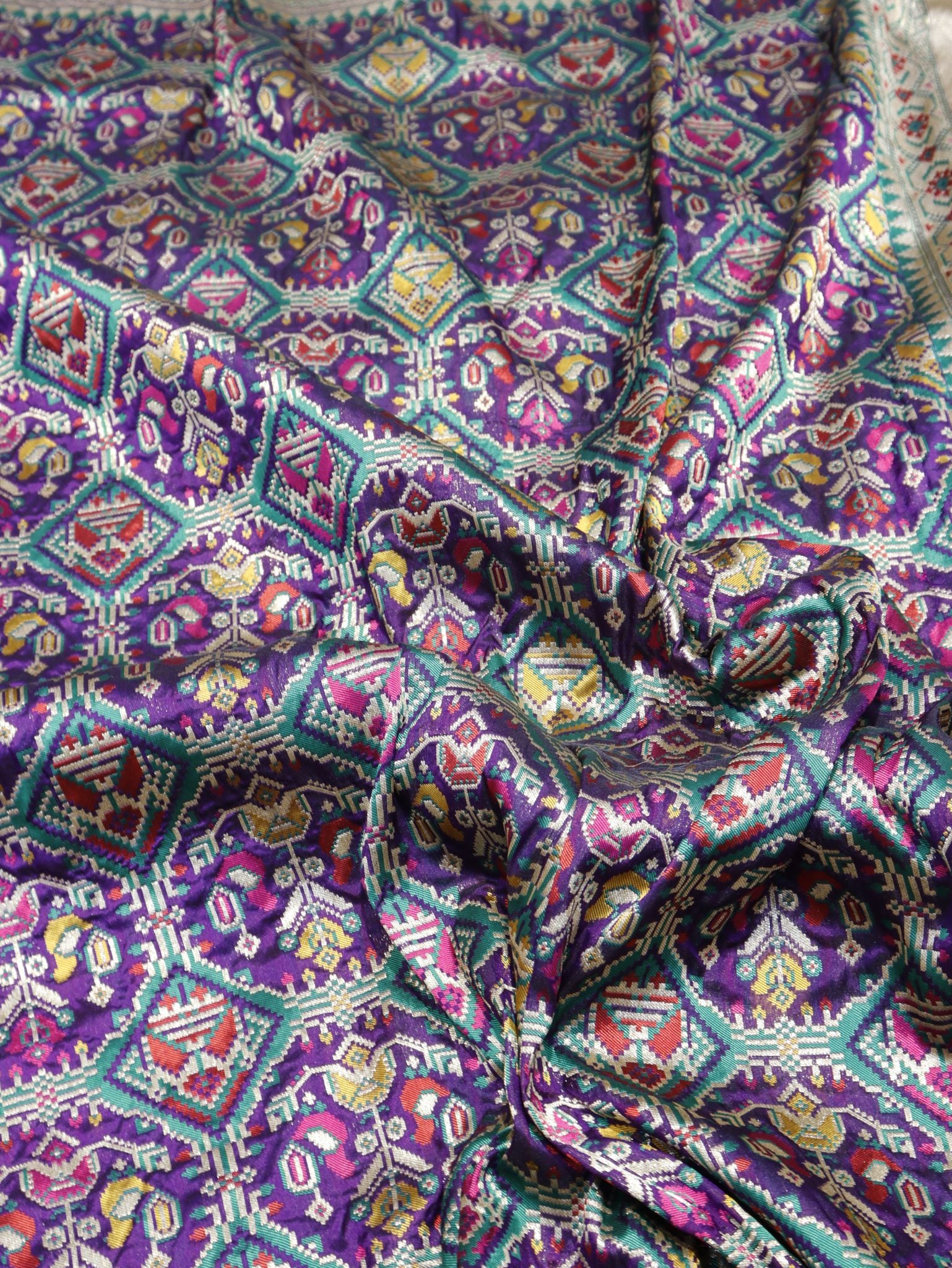 Purple Katan Silk Banarasi dupatta pallu detail