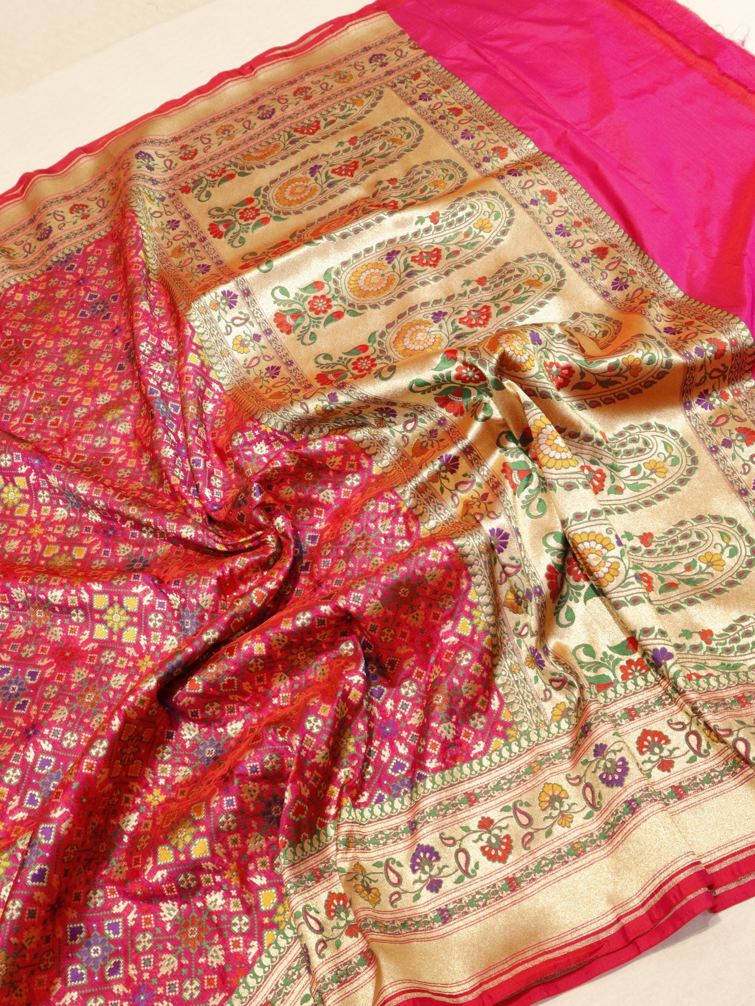 Pink Katan Silk Banarasi dupatta border closeup