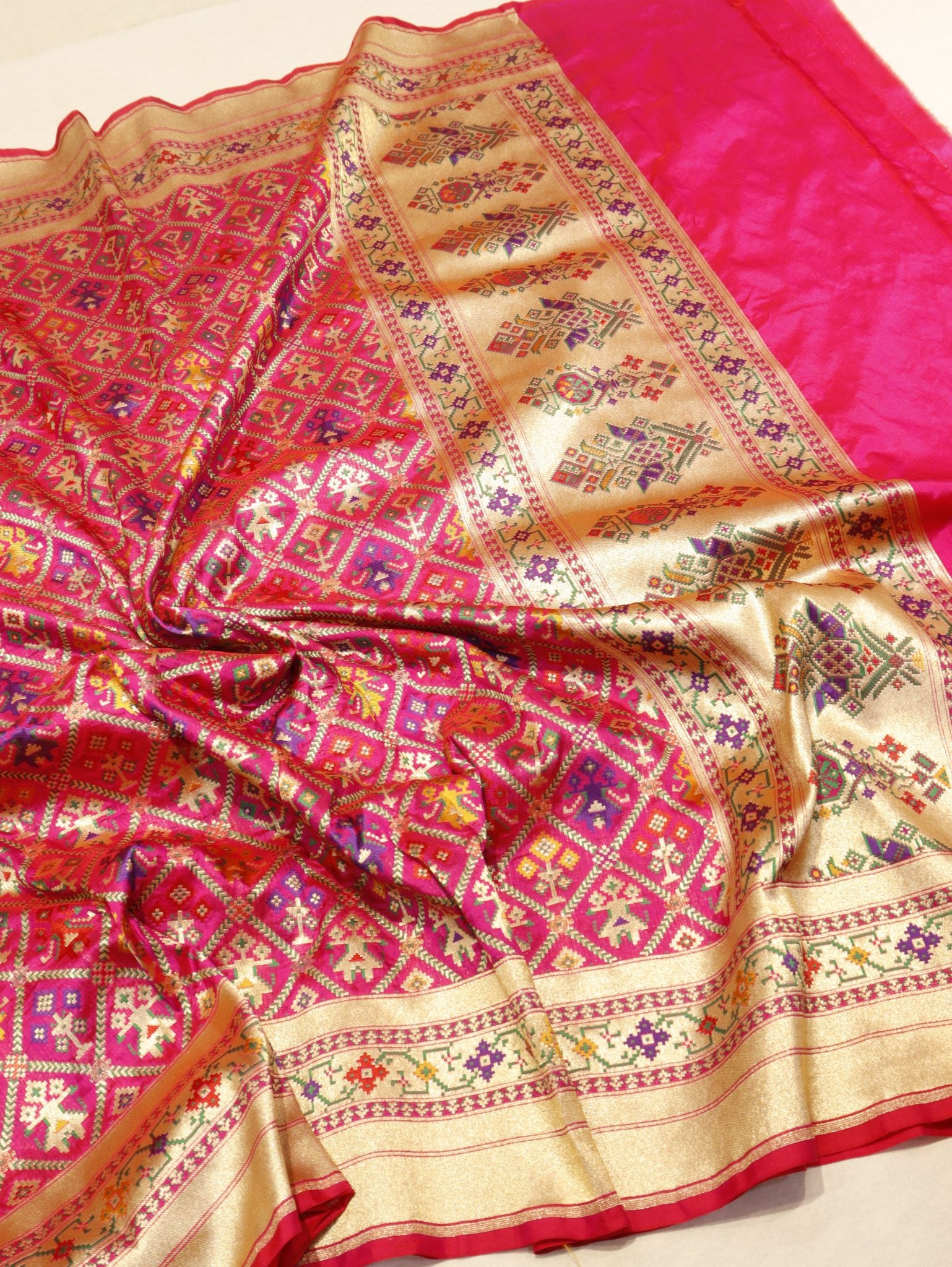 Pink Katan Silk Banarasi dupatta border closeup