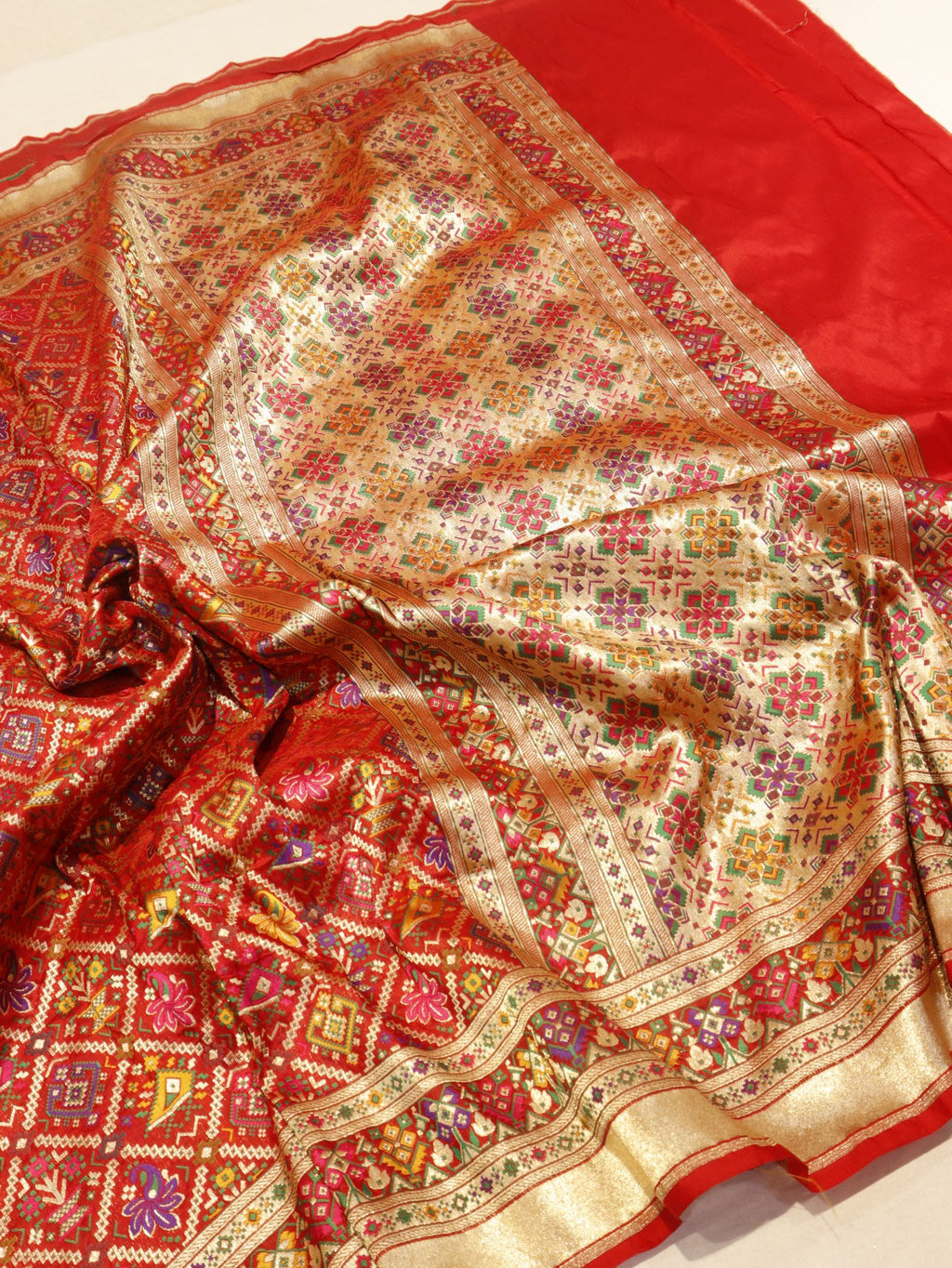 Red Katan Silk Banarasi dupatta border closeup