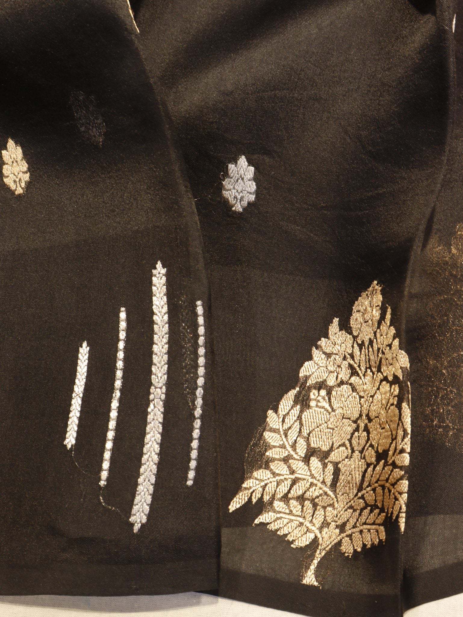 Black Kora Silk Banarasi saree full spread