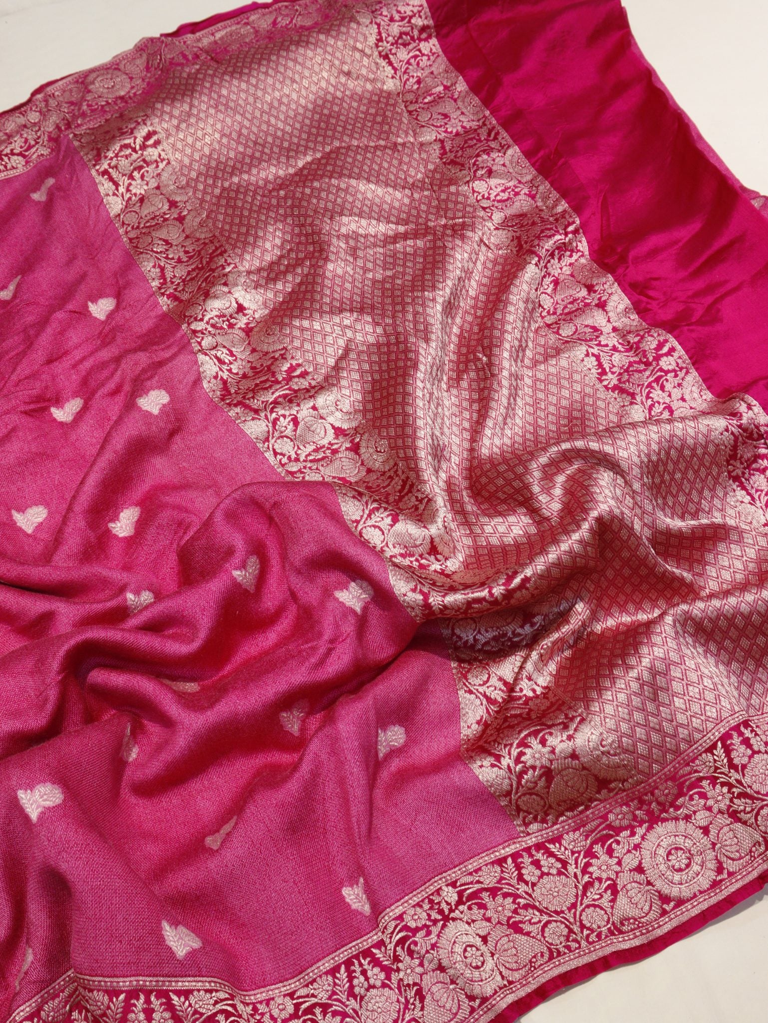 Pink Mashru Geogertte Banarasi saree pallu detail