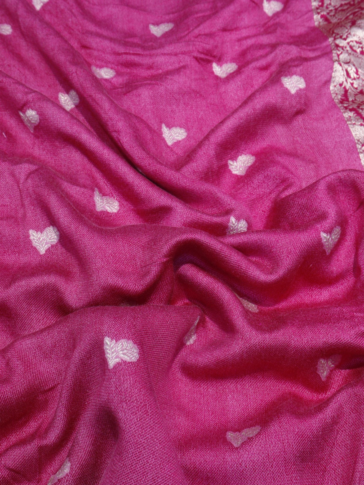 Pink Mashru Geogertte Banarasi saree border closeup