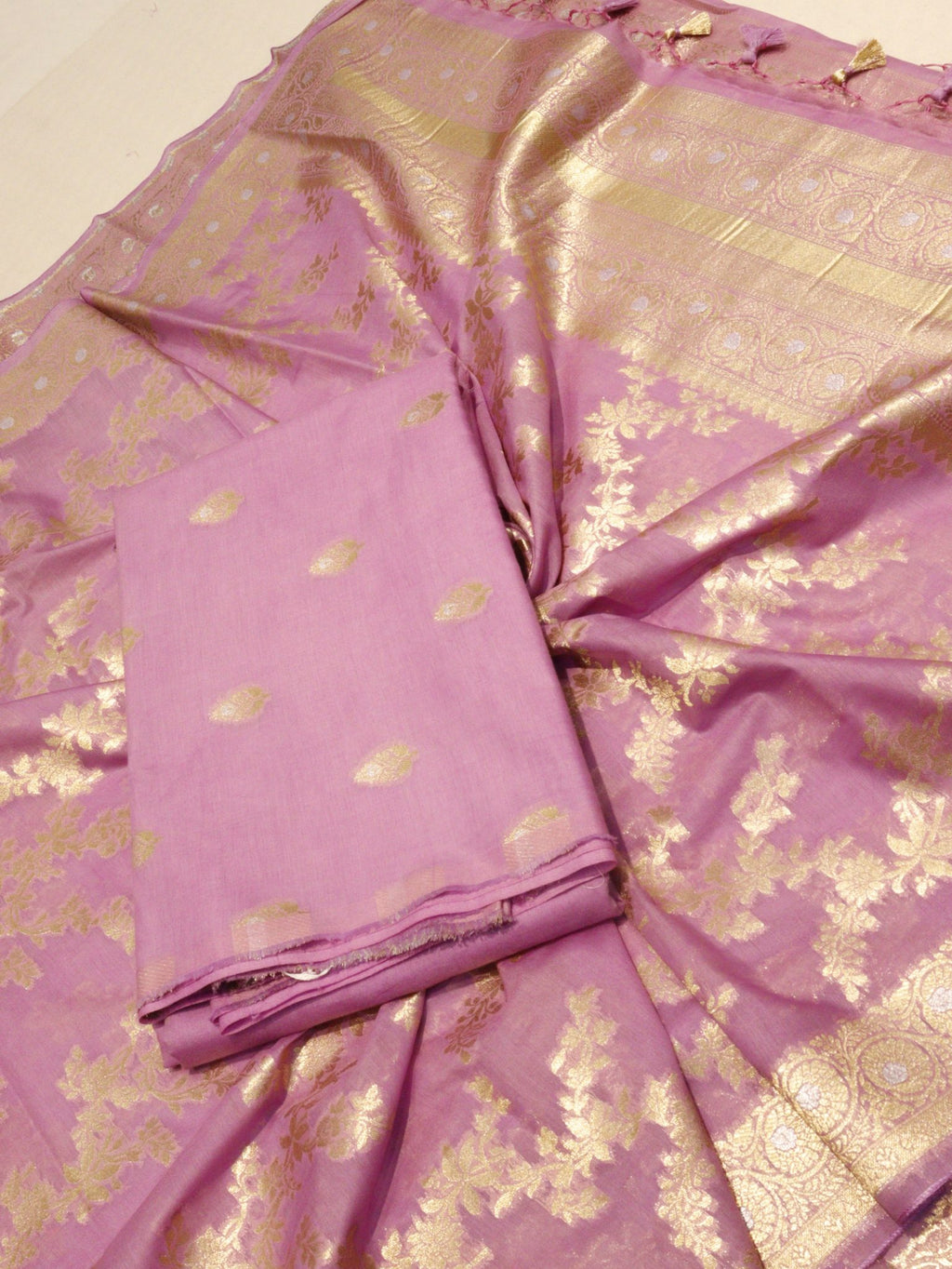 Light lavender Pure Cotton Banarasi suit dupatta detail