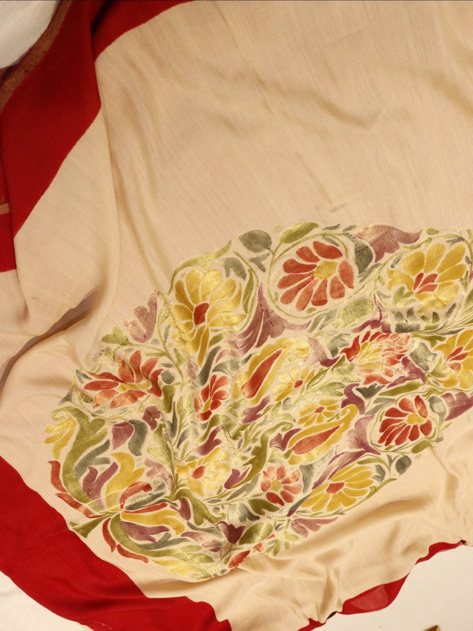 Off White with Red Moonga Silk Banarasi saree pallu detail
