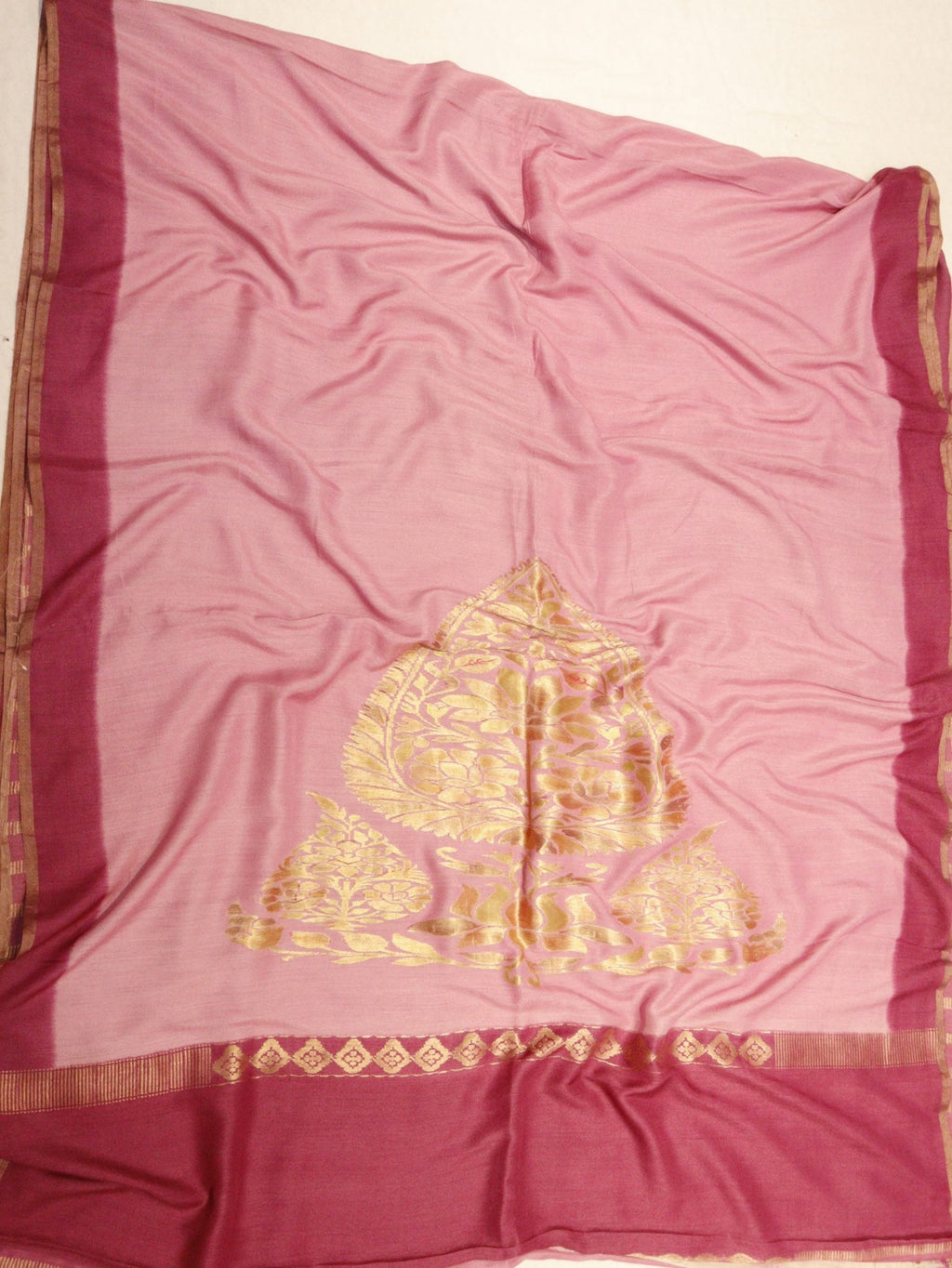 Bubblegum Pink Moonga Silk Banarasi saree pallu detail