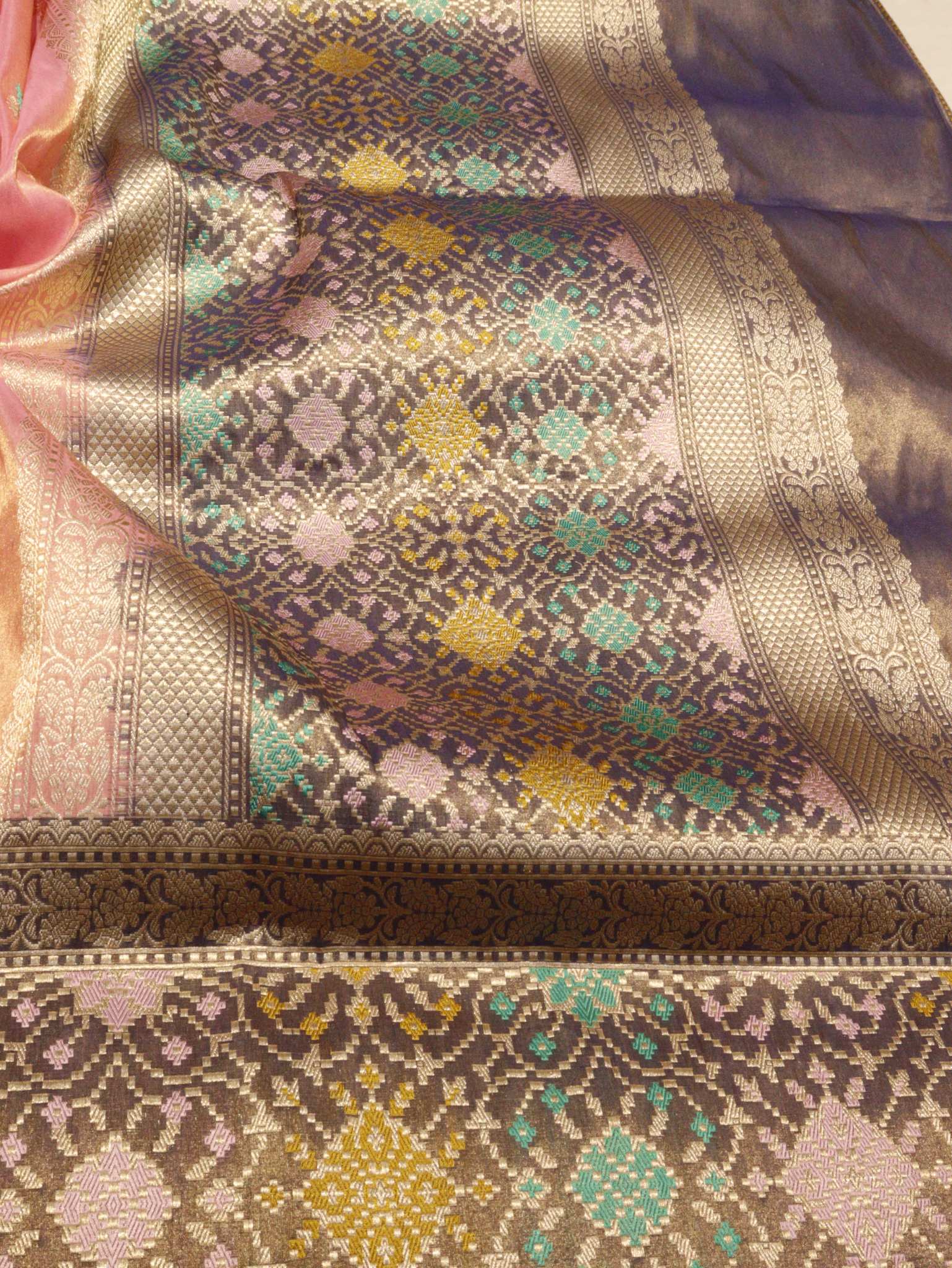 Mehendi Yellow & black Tissue Silk Banarasi saree pallu detail