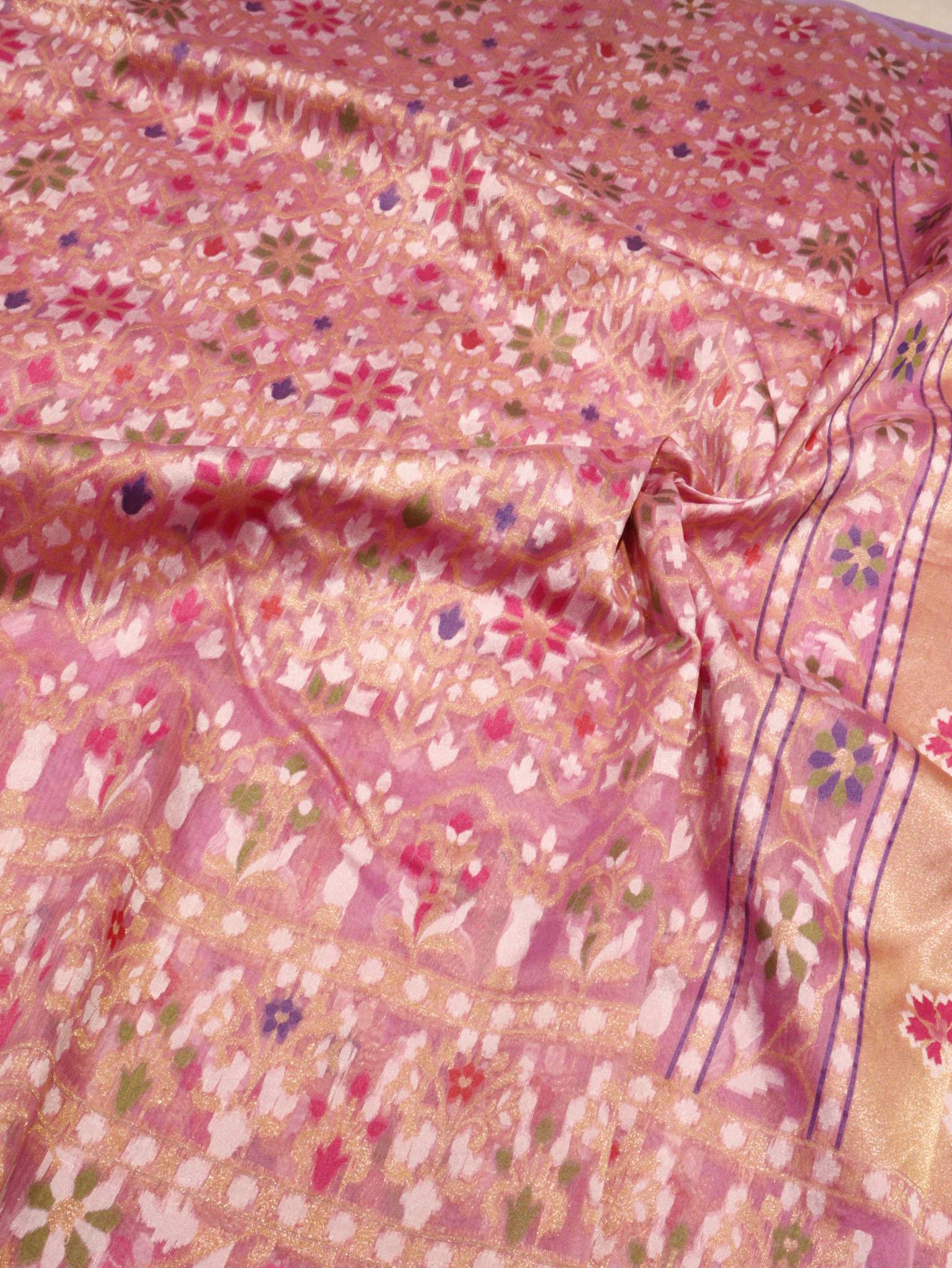 Lavendar Kora Silk Banarasi saree border closeup