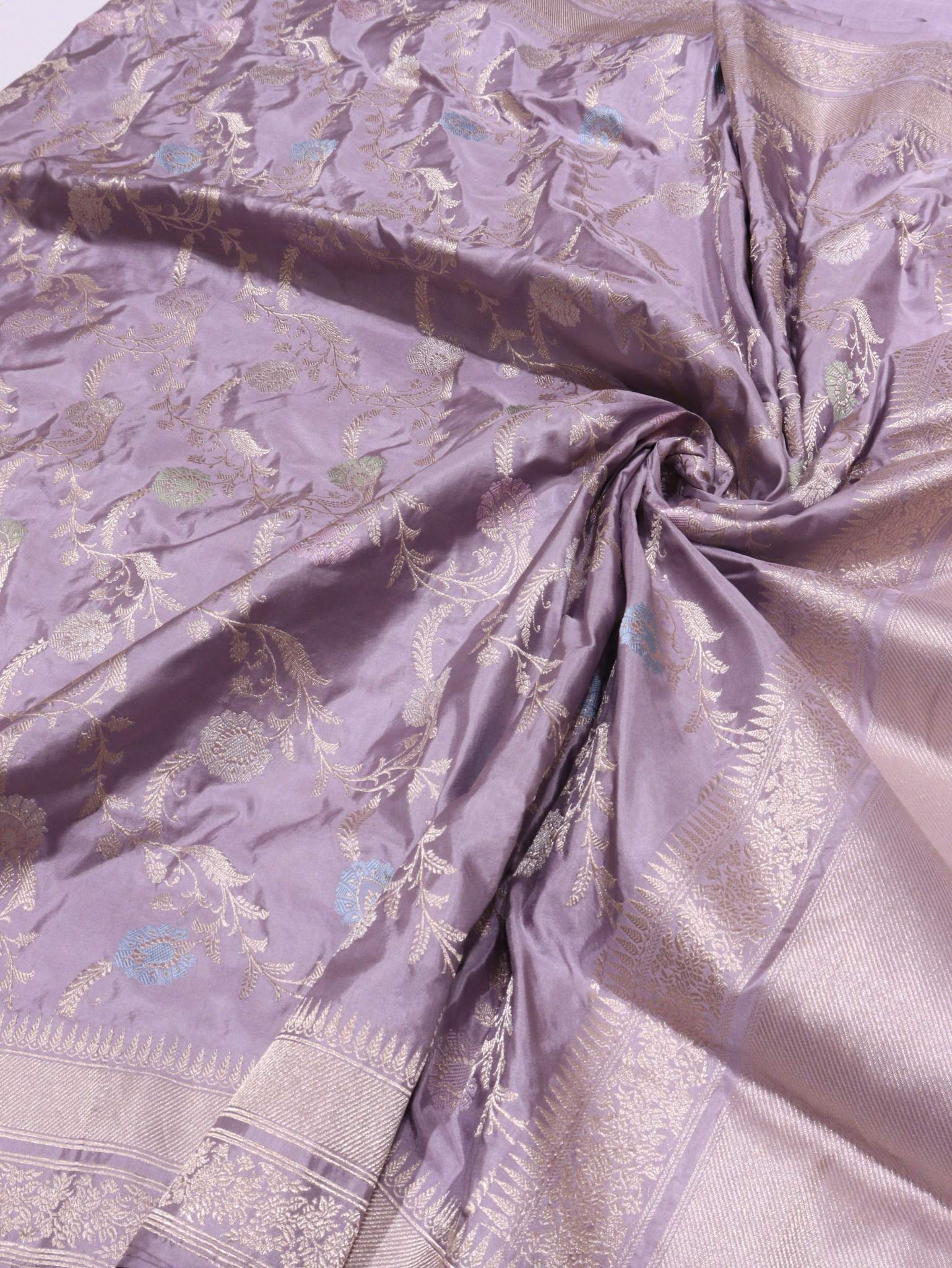 Lilac Katan Silk Banarasi saree border closeup