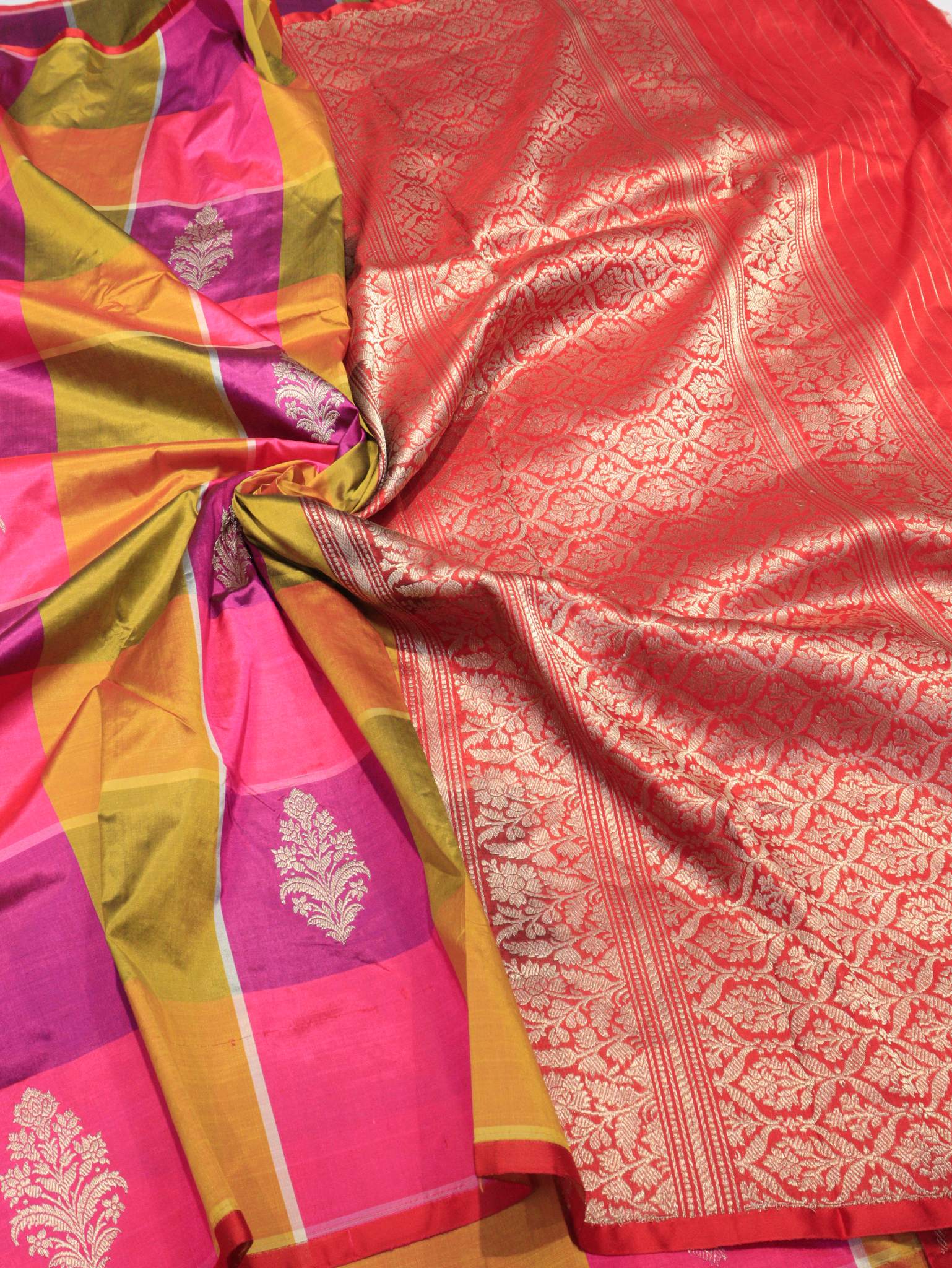 Rangkat Katan Silk Banarasi saree full spread